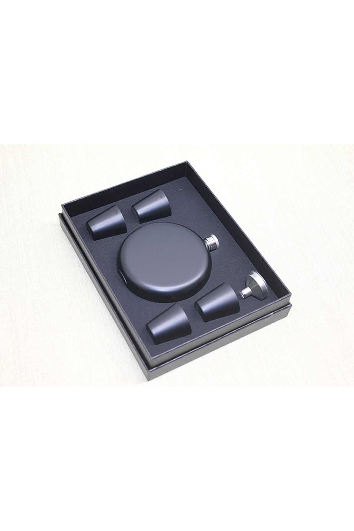 4 Shot Bardaklı Matara Seti Yuvarlak Siyah