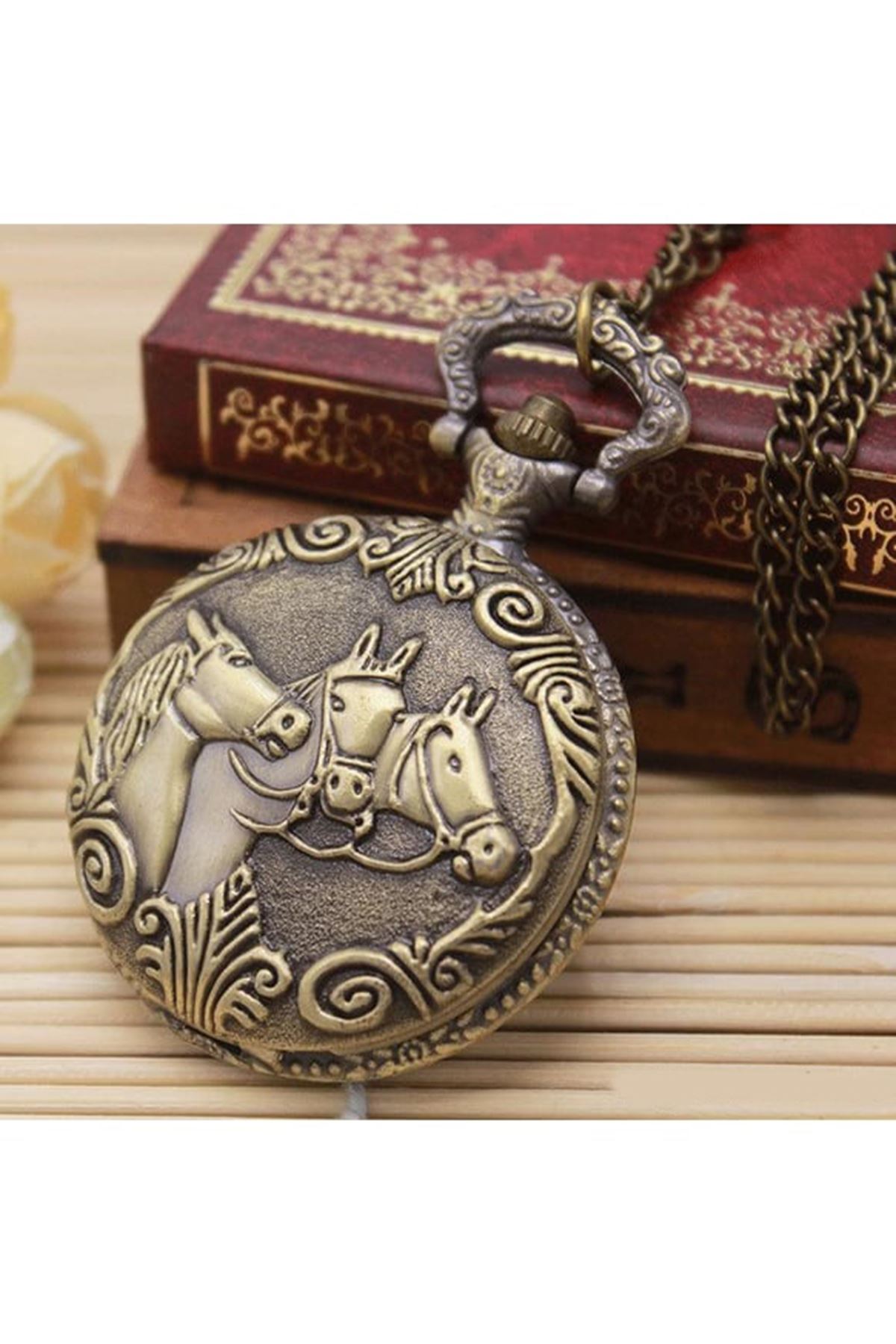 At Büstü Köstekli Saat Model 1