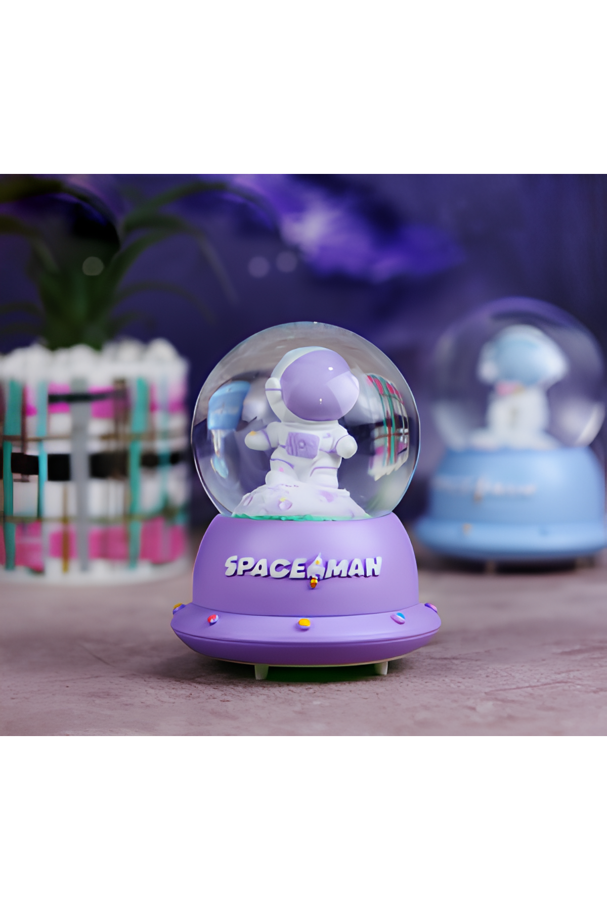Minik Astronot Işıklı Kar Küresi