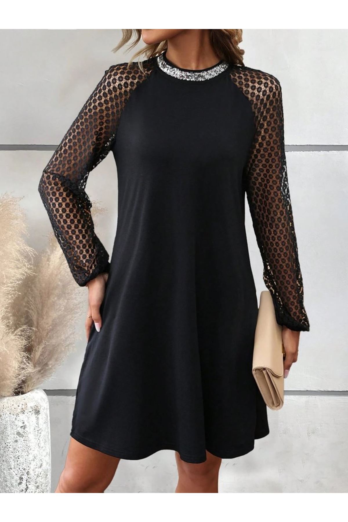 Kadın Uzun Kollu Yarı Balıkçı Yaka Pulpayetli Kolları Dantel Detaylı Mini Ithal Krep Elbise