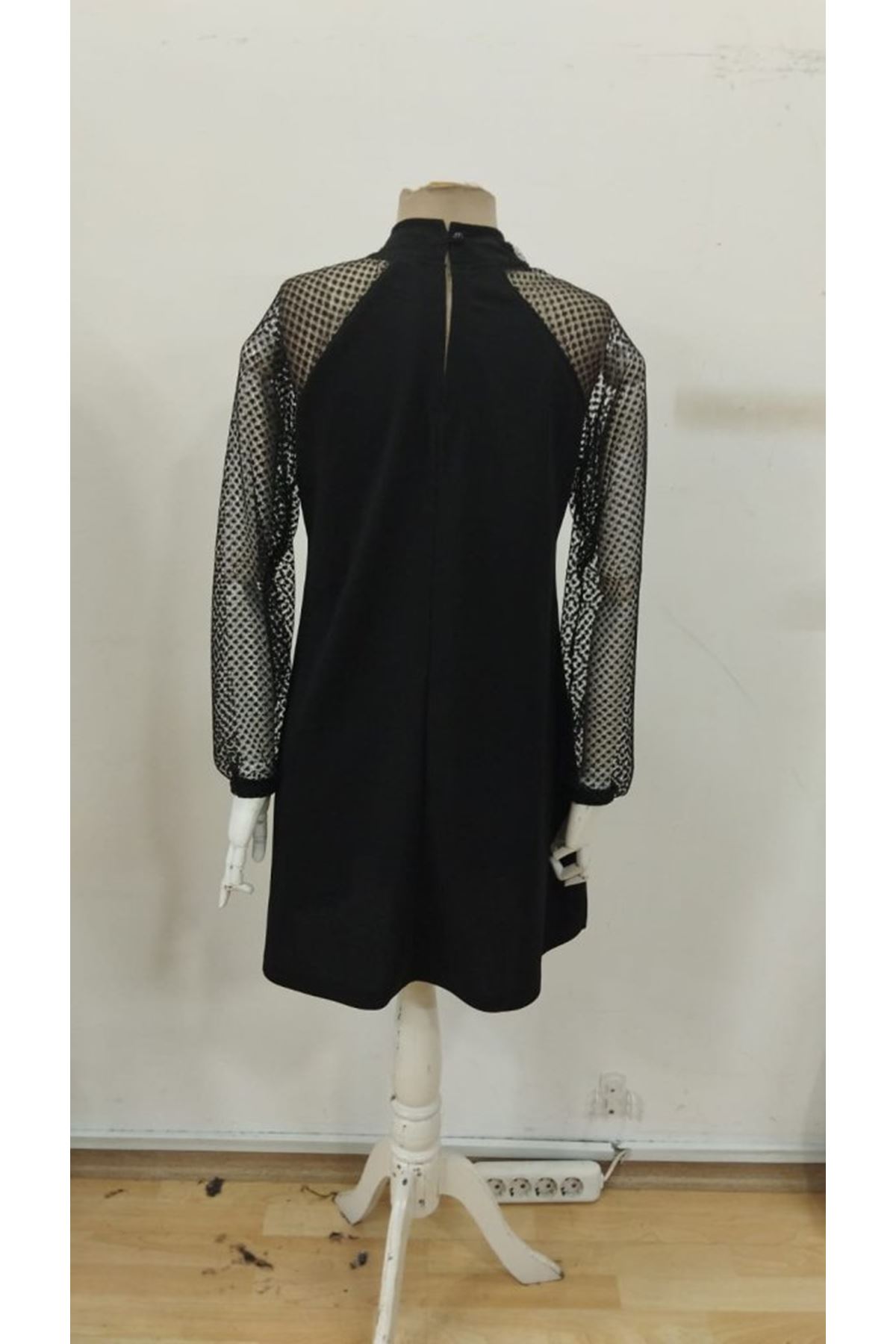 Kadın Uzun Kollu Yarı Balıkçı Yaka Pulpayetli Kolları Dantel Detaylı Mini Ithal Krep Elbise