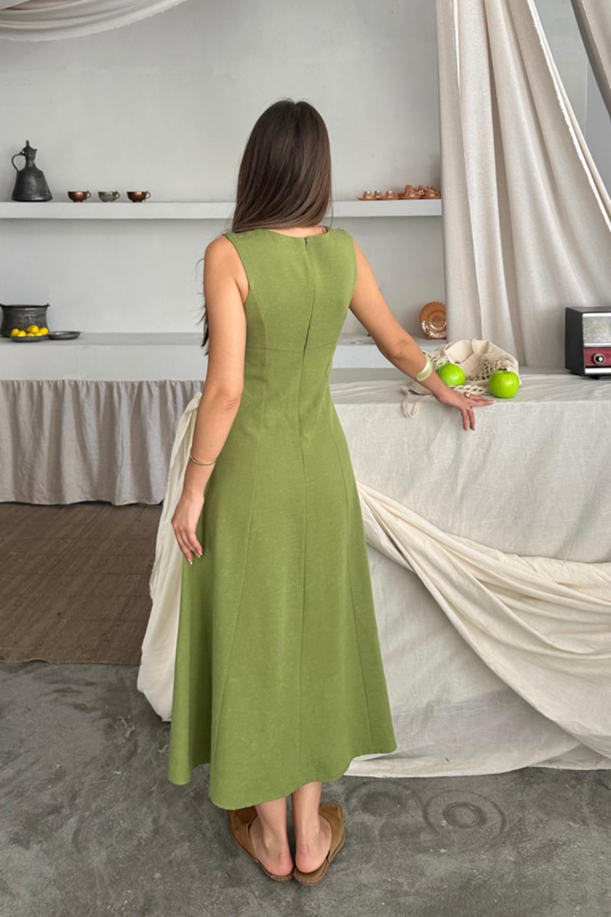 KETEN KOLSUZ KARE YAKA DÜĞME DETAYLI ELBİSE - Yağ Yeşili