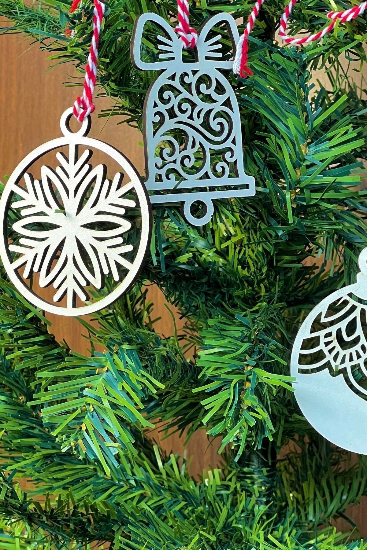 Tbl Dekor® 10 Parça Kırmızı Beyaz İpli Karışık Model Ahşap Yılbaşı Ağaç Süsü