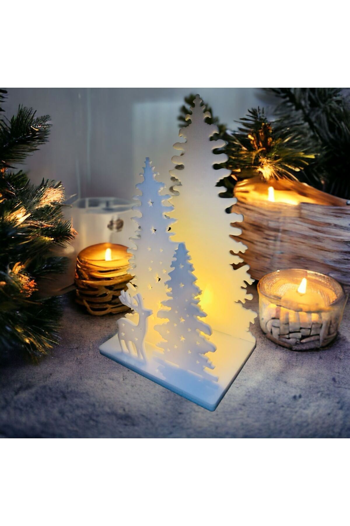 Işıklı Beyaz Yılbaşı Ağacı Geyikli Pleksi Masa Dekorasyonu Noel Süsü 20 Cm