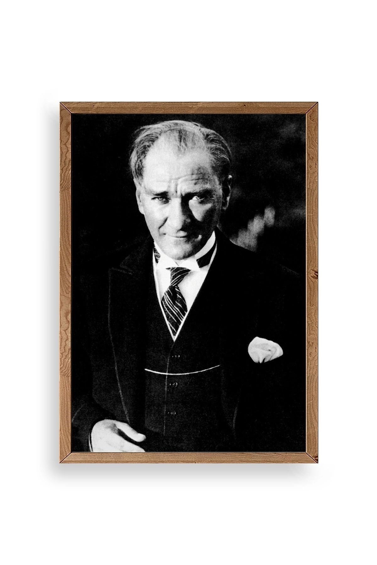 Atatürk Ahşap Çerçeveli Tablo 50 x 70