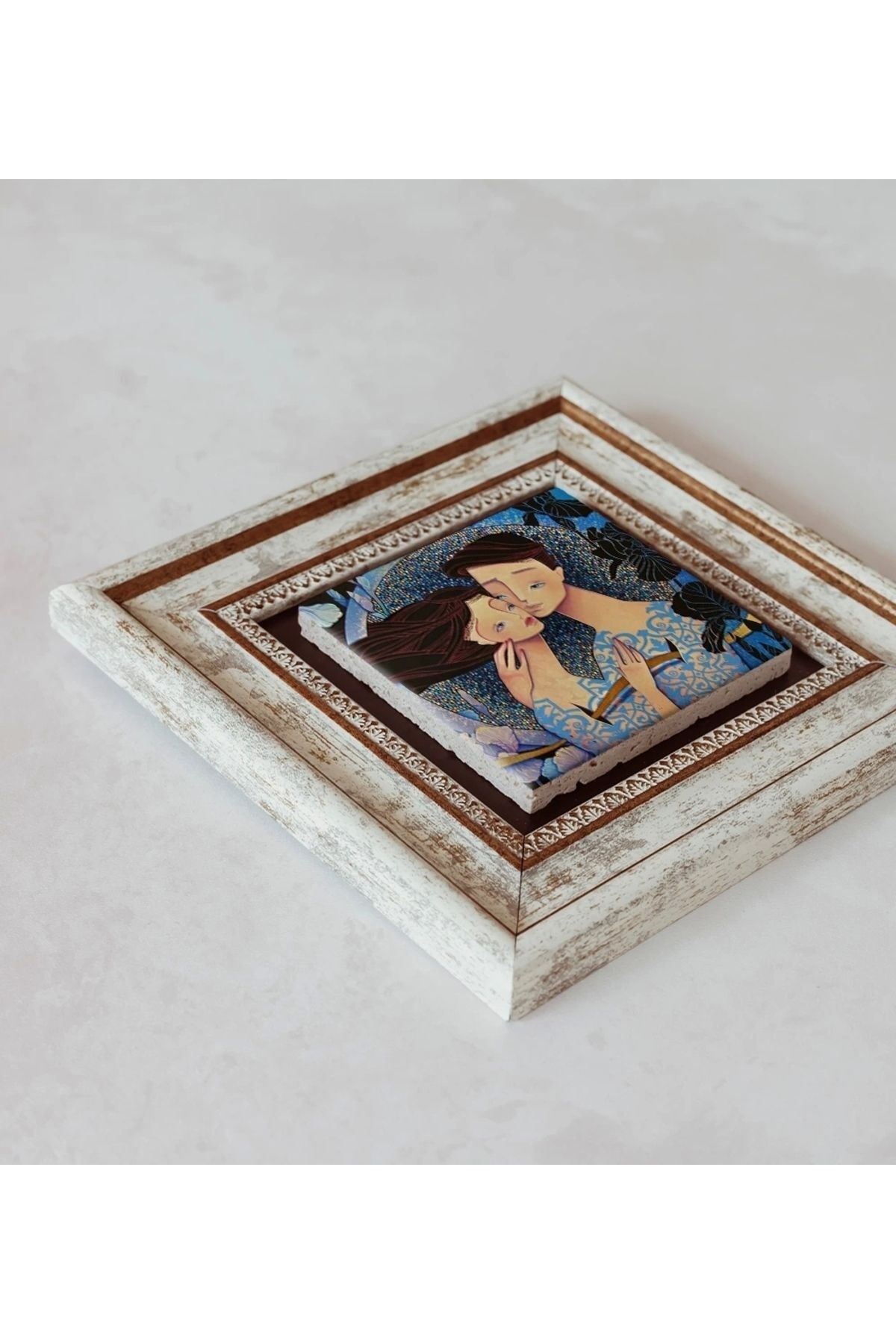 Sarılan Sevgililer Çerçeveli Taş Tablo , Çerçeveli Taş Duvar Dekoru 20 cm