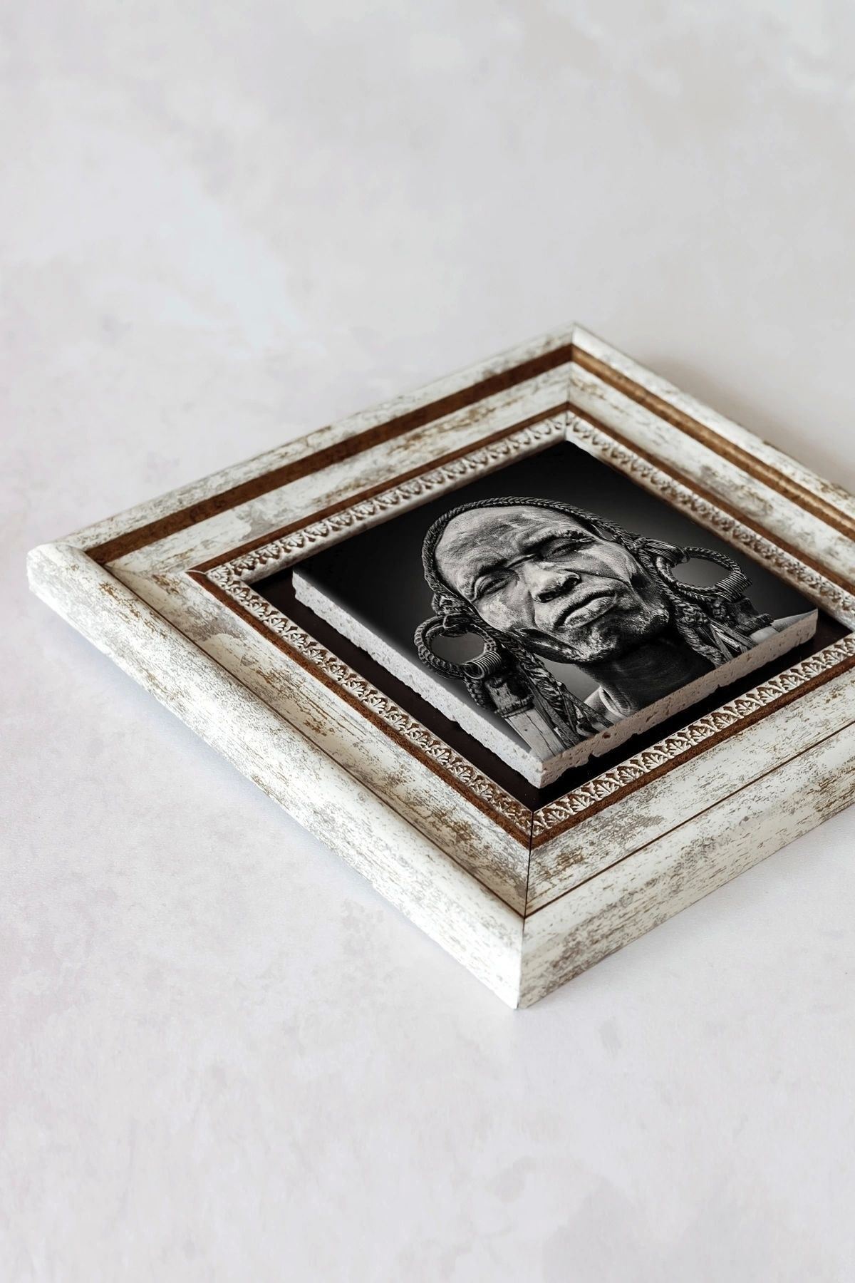 Afrikalı Kadın Çerçeveli Taş Tablo , Çerçeveli Taş Duvar Dekoru-enkcrcvtbl-00195 20 cm