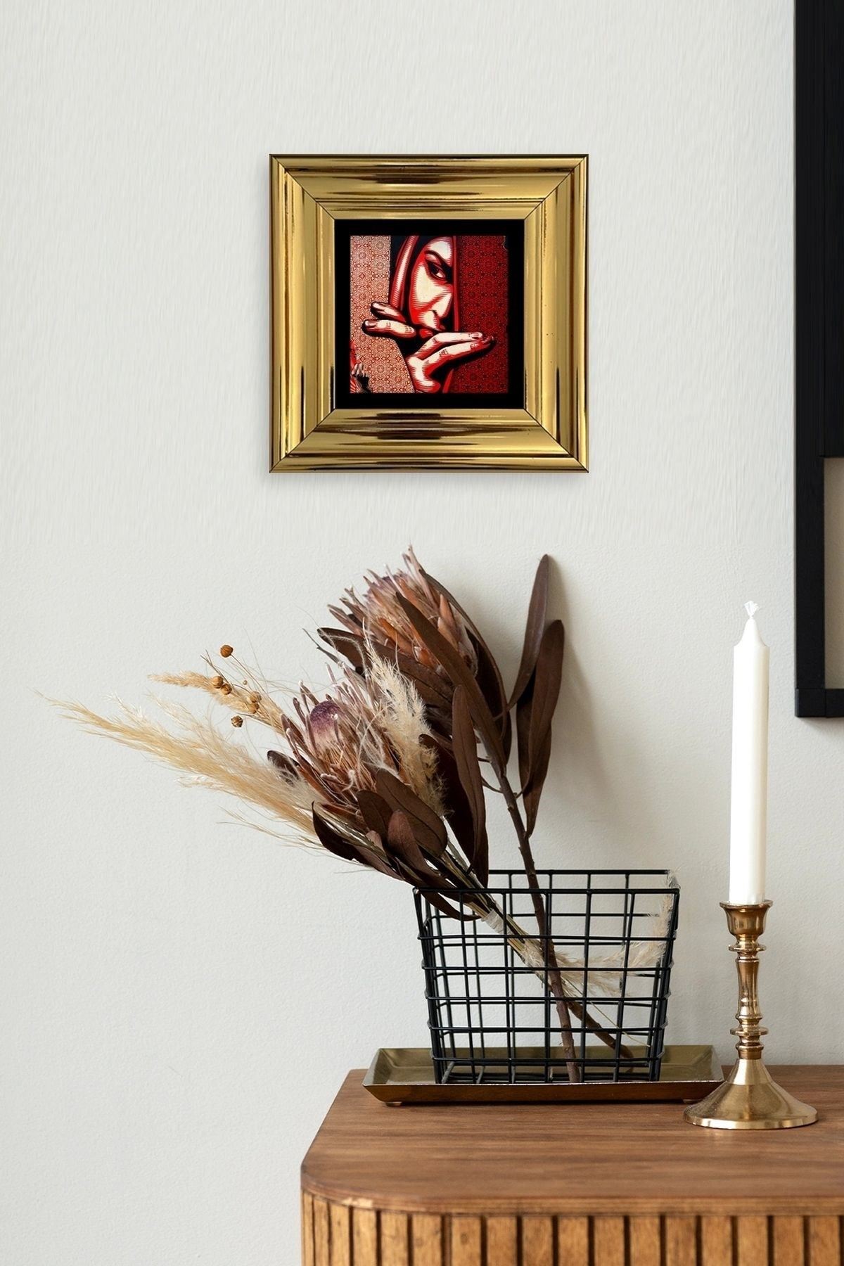 Kadın Çerçeveli Taş Tablo 20 cm