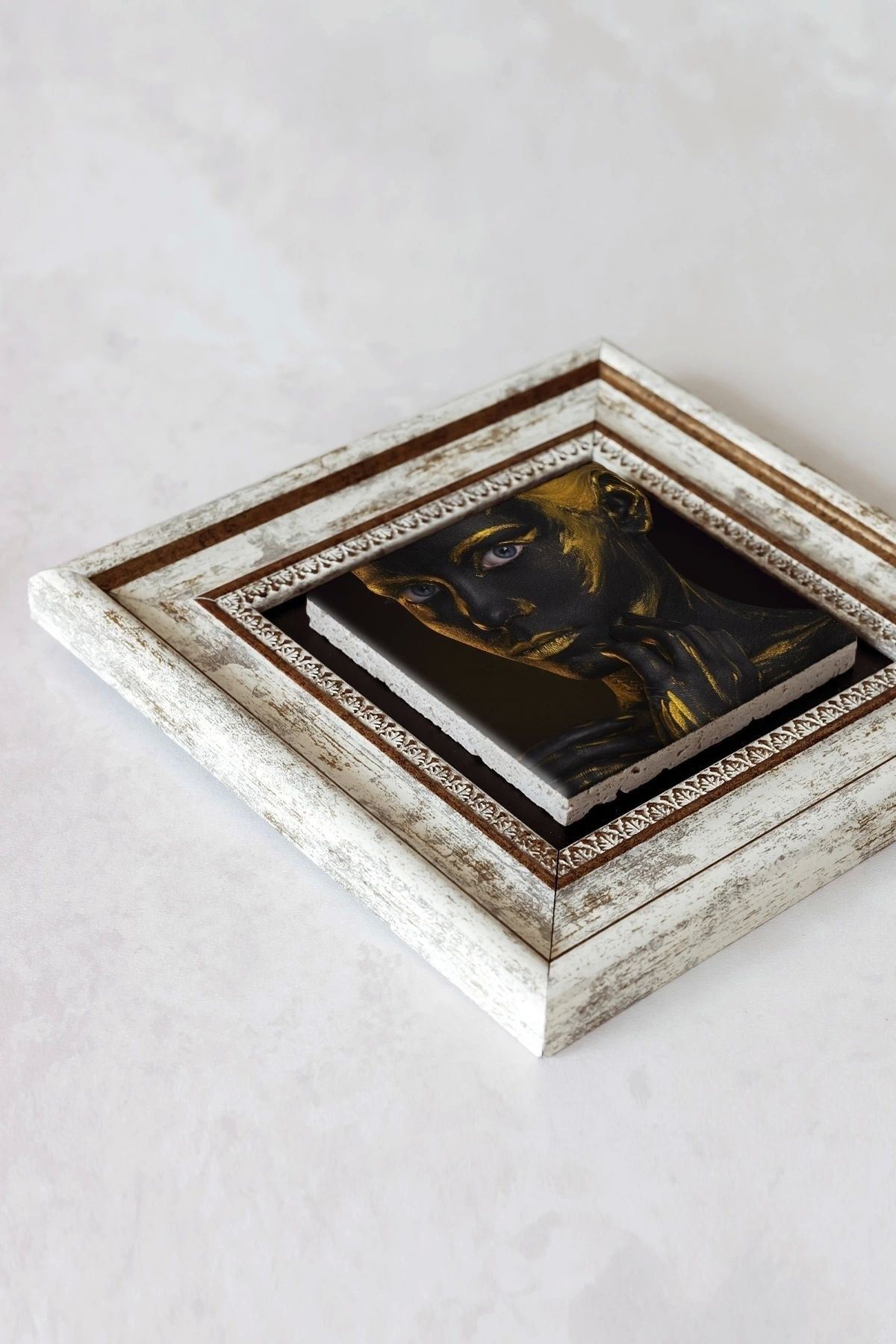 Afrikalı Kadın Çerçeveli Taş Tablo , Çerçeveli Taş Duvar Dekoru-enkcrcvtbl-00162 20 cm