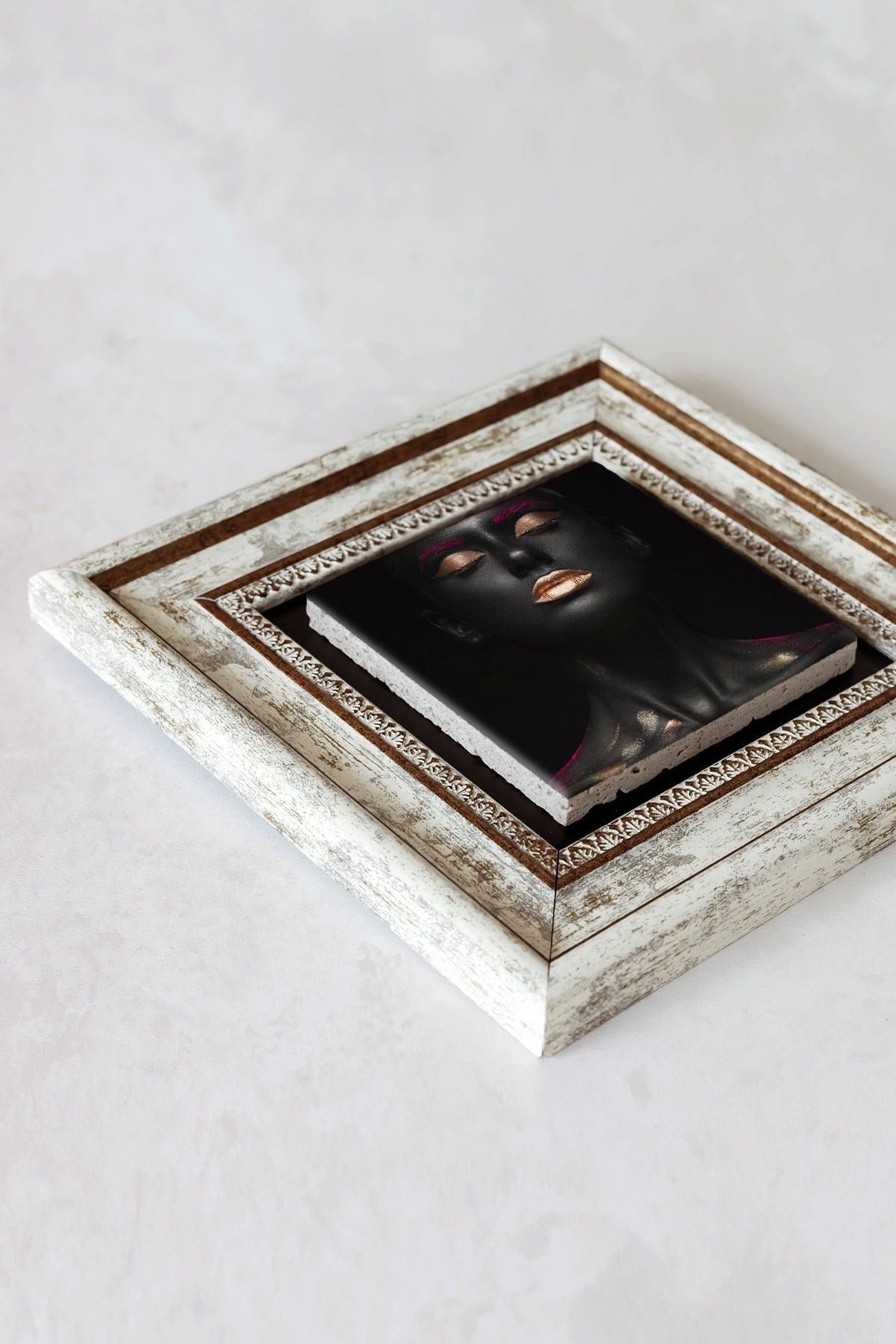 Afrikalı Kadın Çerçeveli Taş Tablo , Çerçeveli Taş Duvar Dekoru-enkcrcvtbl-00182 20 cm