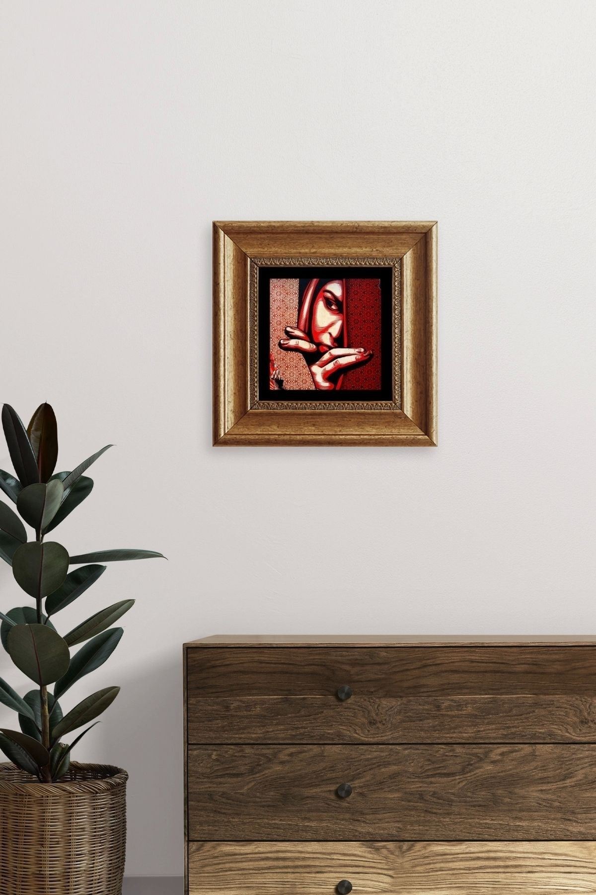 Kadın Çerçeveli Taş Tablo 20 cm