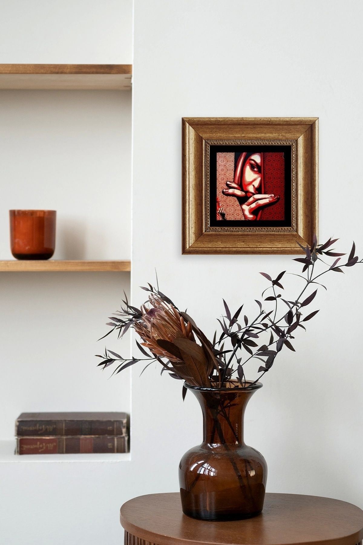 Kadın Çerçeveli Taş Tablo 20 cm