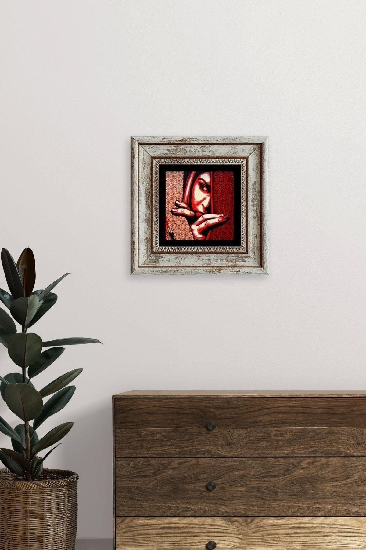 Kadın Çerçeveli Taş Tablo 20 cm