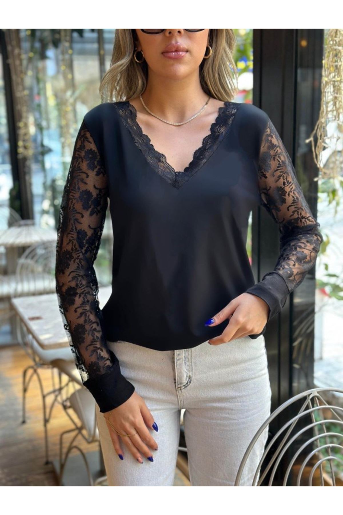 Kadın Uzun Kollu V Yakalı Dantel Detaylı Viskon Bluz
