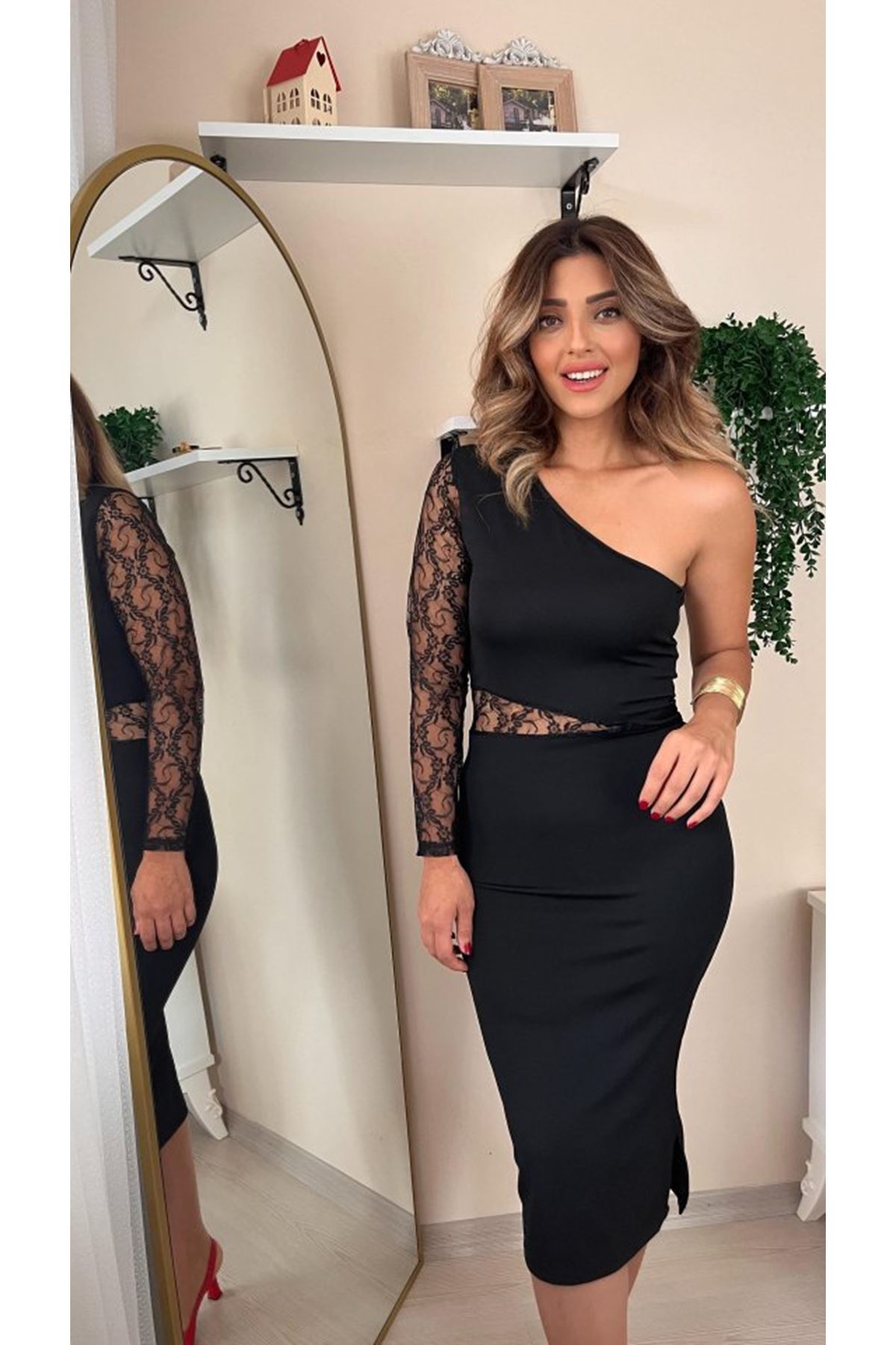 Kadın Siyah Tek Kol Dantel Detay Krep Elbise