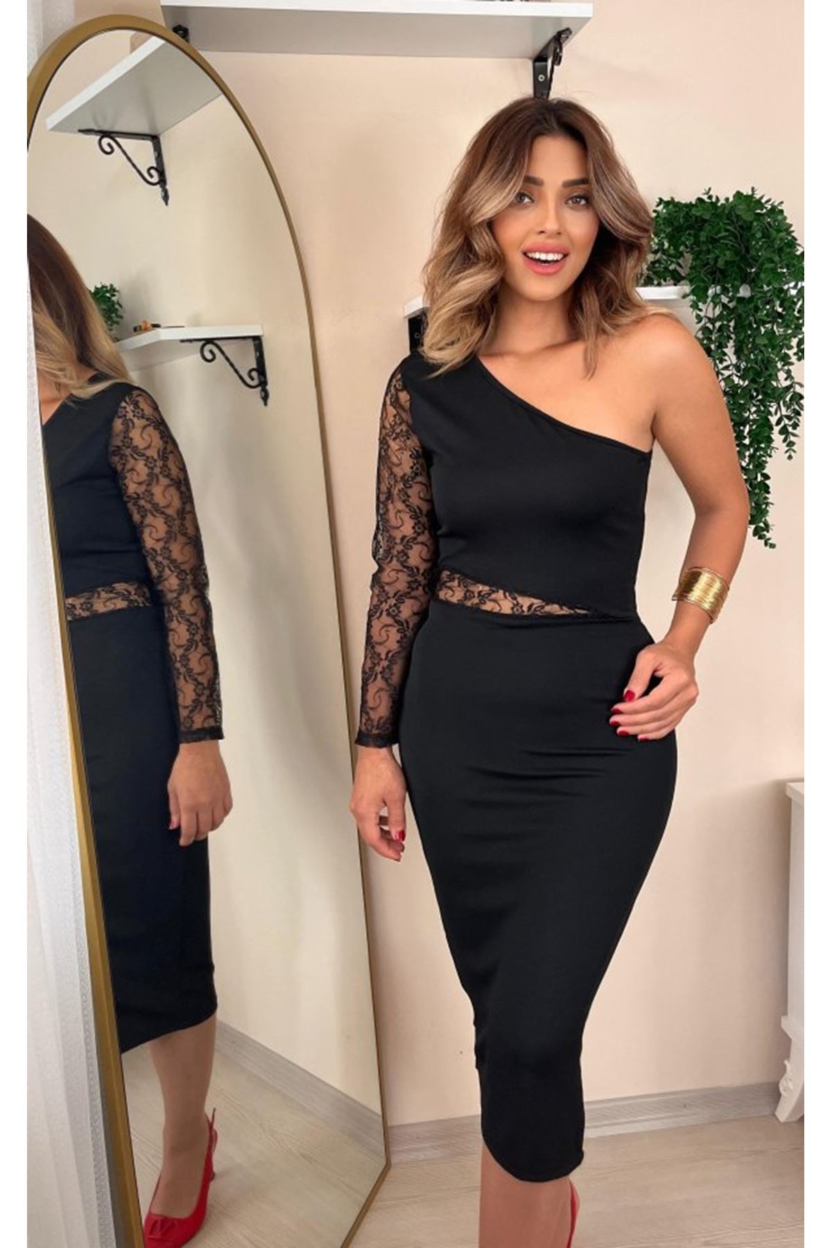Kadın Siyah Tek Kol Dantel Detay Krep Elbise