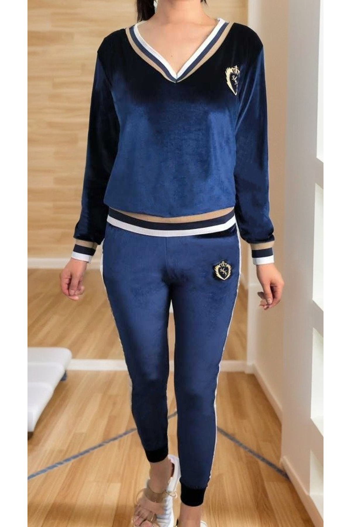 Kadın Uzun Kollu V Yaka Yakası Ve Kol Ağzı şerit Detay Kadife Takım