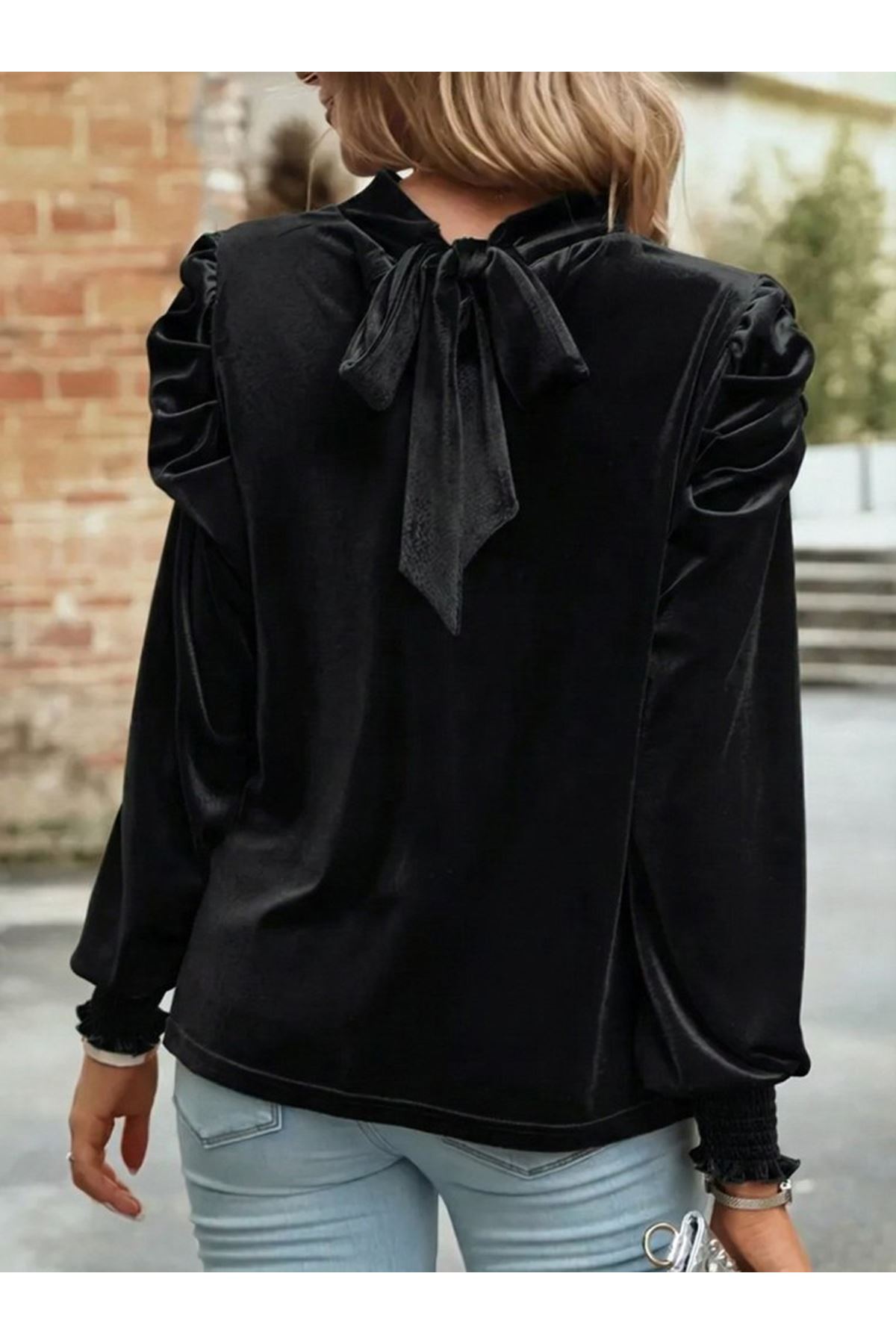 Kadın Uzun Kollu Balıkçı Yaka Damla Detaylı Kadife Bluz