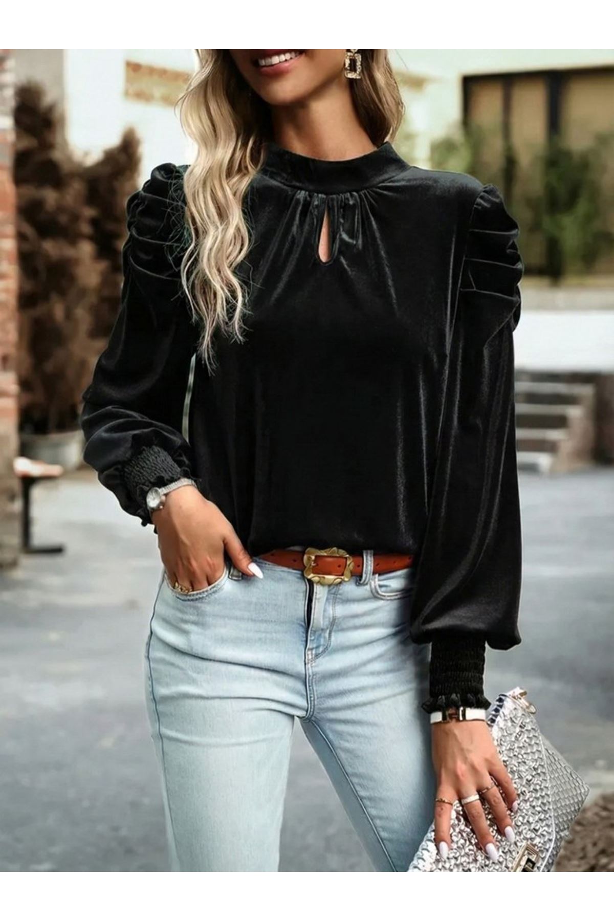 Kadın Uzun Kollu Balıkçı Yaka Damla Detaylı Kadife Bluz