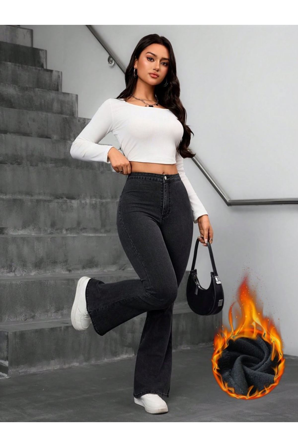 Kadın Yüksek Bel Tek Düğmeli Paçaya Doğru Genişleyen Kot Pantolon