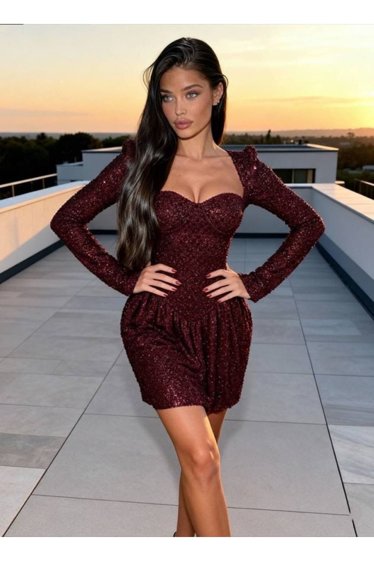 Kadın Uzun Kollu Armut Yaka Pul Payet Işlemeli Mini Gece Elbisesi