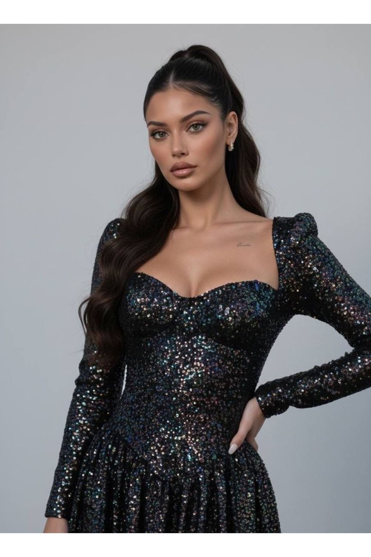 Kadın Uzun Kollu Armut Yaka Pul Payet Işlemeli Mini Gece Elbisesi