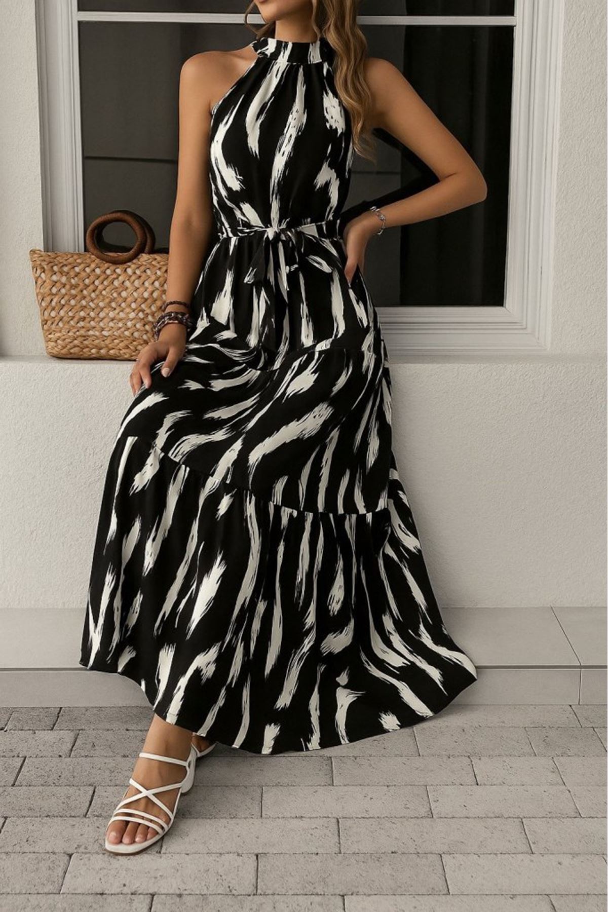 Kadın Halter Yakalı Omuzlardan Açık Kuşaklı Maksi Boy Desenli Süprem Elbise