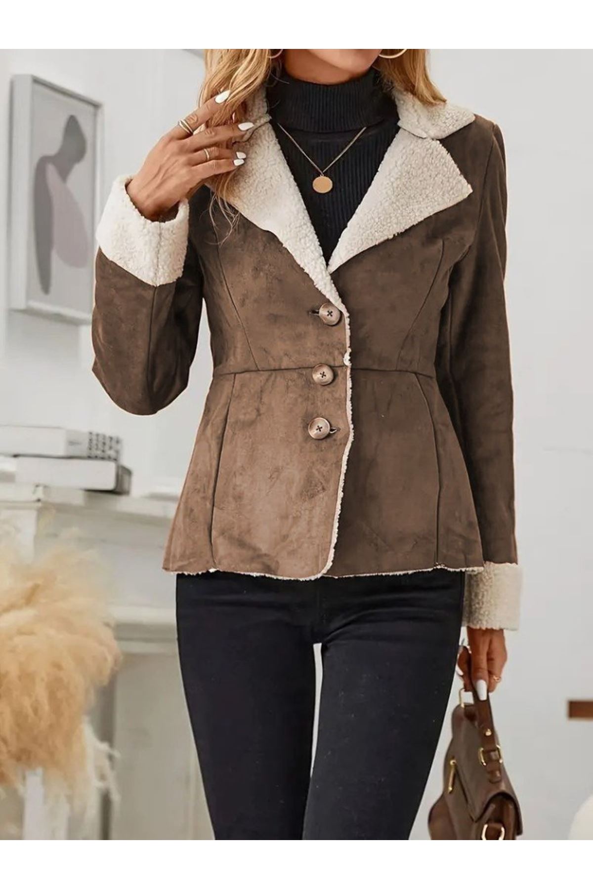 Kadın Uzun Kollu önden Düğmeli Cep Detaylı Kısa Süet Ceket