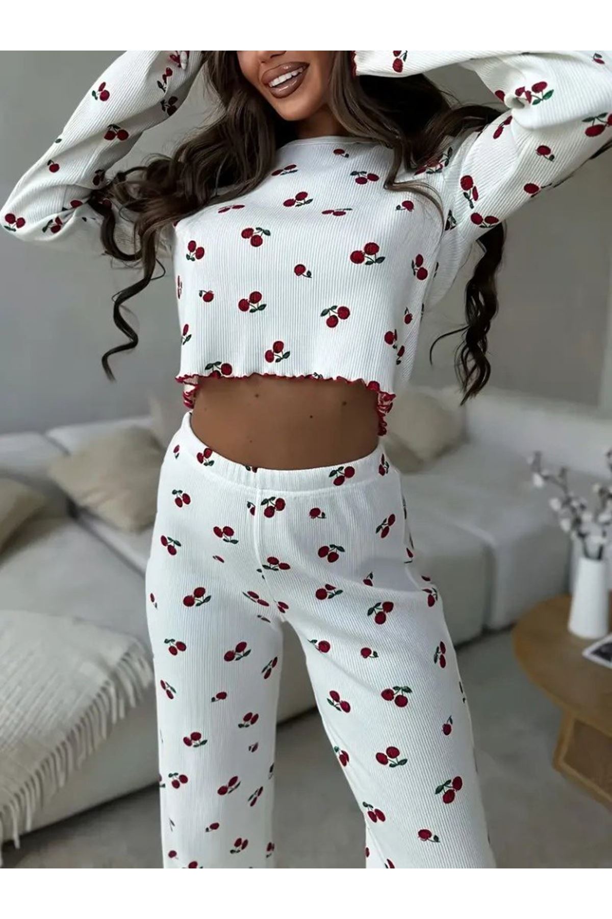 Kadın Uzun Kollu Bisiklet Yaka Desenli Burgu Bluz Ve Pijama Ikili Takım