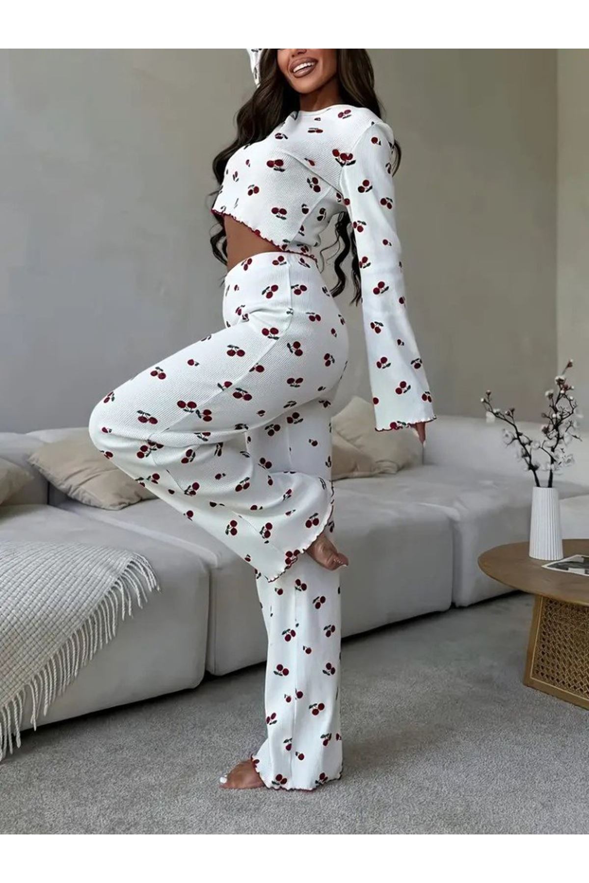 Kadın Uzun Kollu Bisiklet Yaka Desenli Burgu Bluz Ve Pijama Ikili Takım