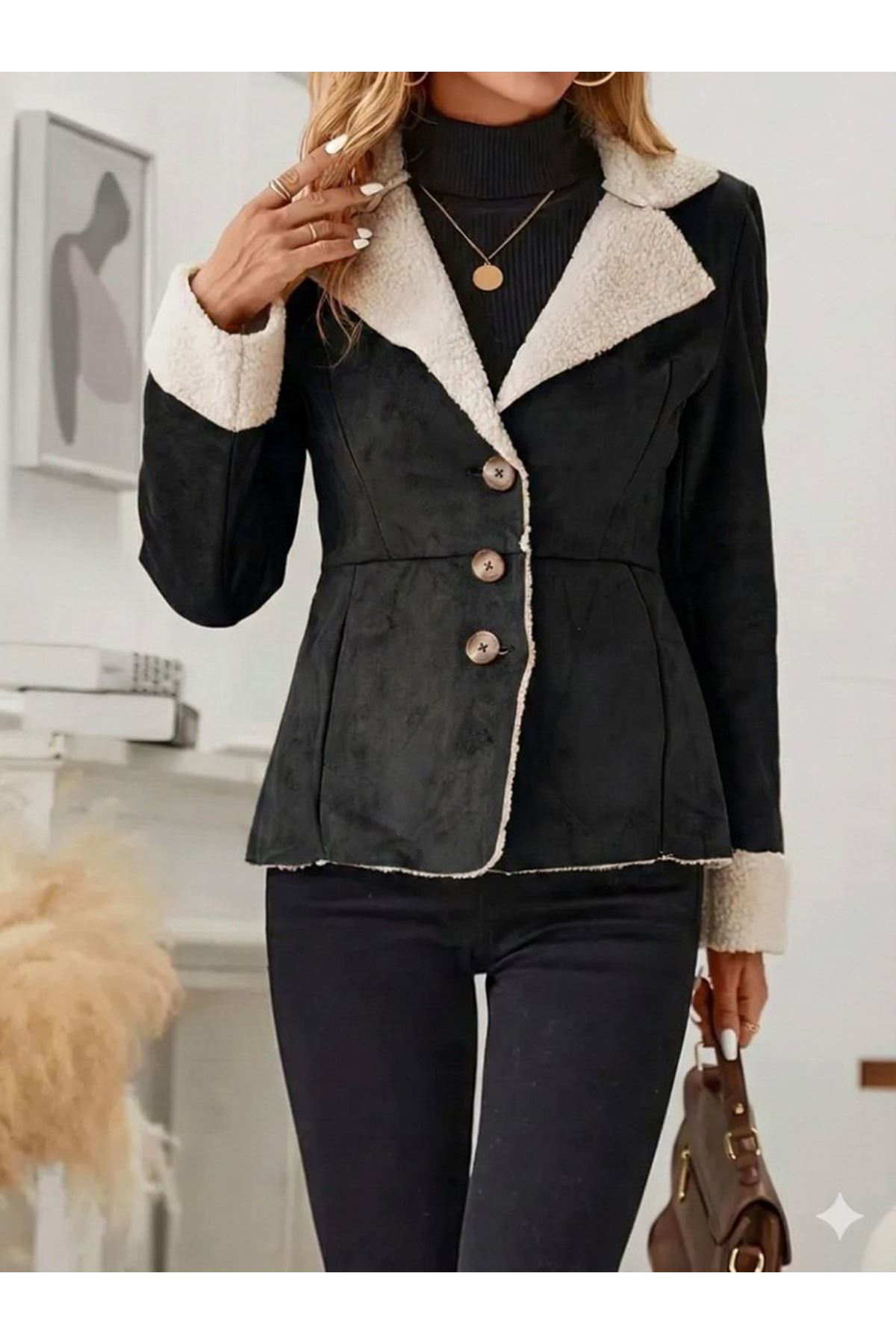 Kadın Uzun Kollu önden Düğmeli Cep Detaylı Kısa Süet Ceket