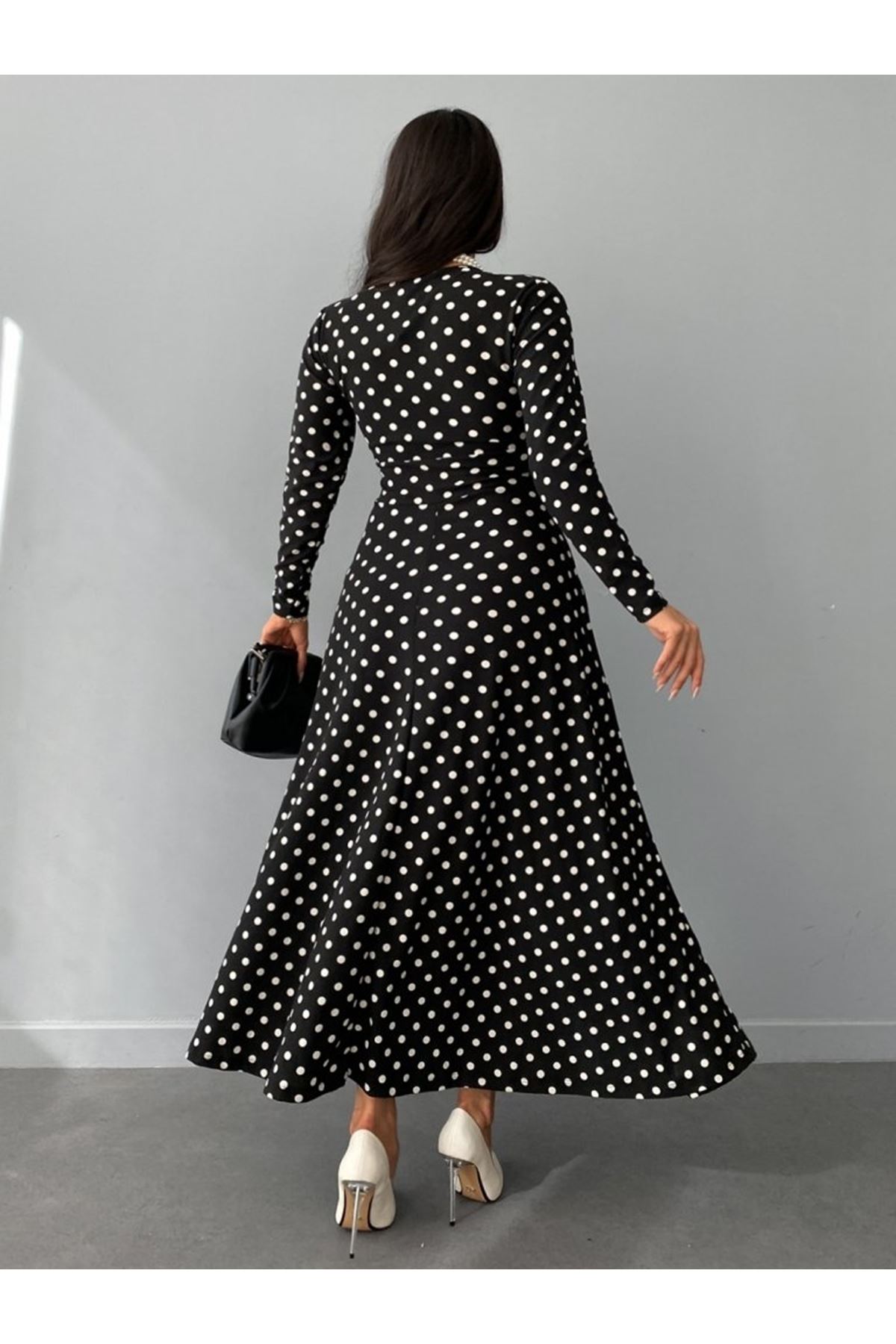 Kadın Krep Kumaş Uzun Kollu Tam Boy Puantiyeli Elbise 132 Cm