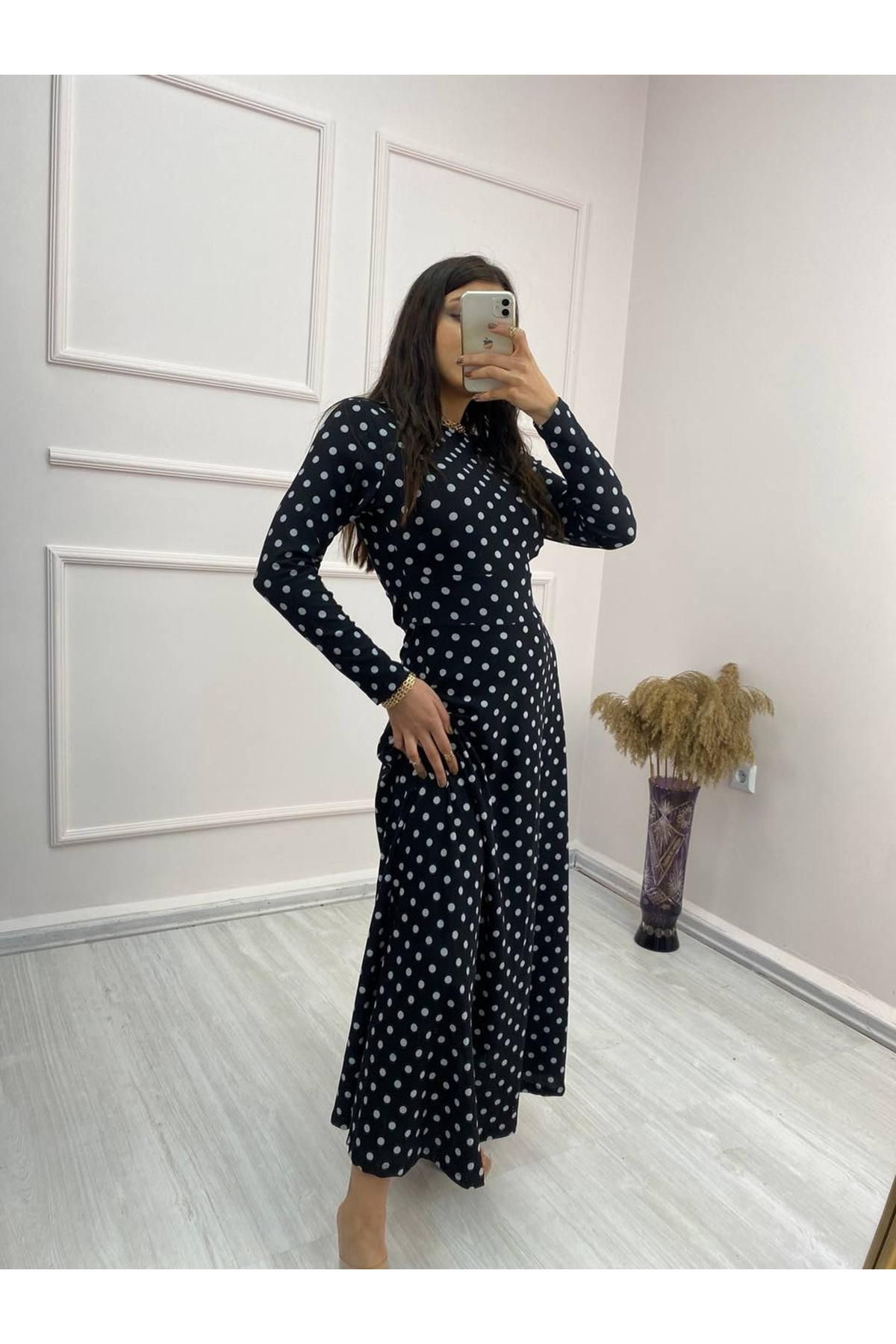 Kadın Krep Kumaş Uzun Kollu Tam Boy Puantiyeli Elbise 132 Cm