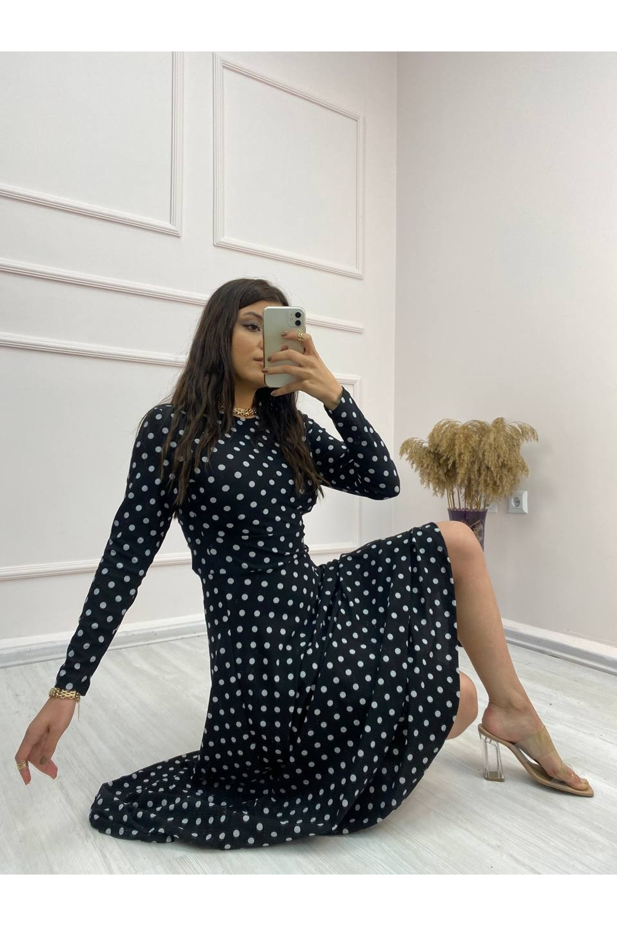 Kadın Krep Kumaş Uzun Kollu Tam Boy Puantiyeli Elbise 132 Cm