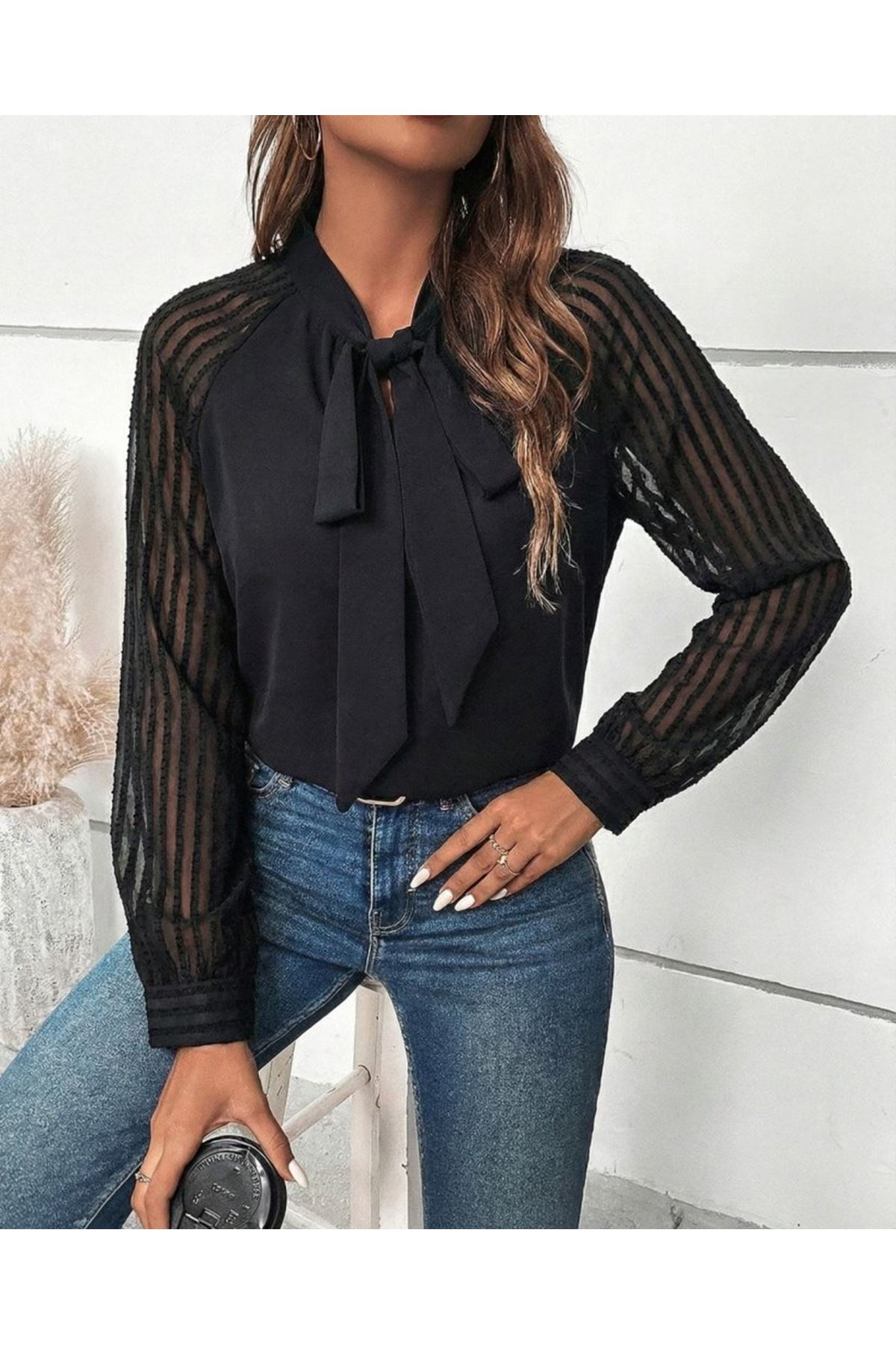 Kadın Uzun Kollu Reglan Kol Detaylı Tüllü Yakadan Bağlamalı Sandy Bluz