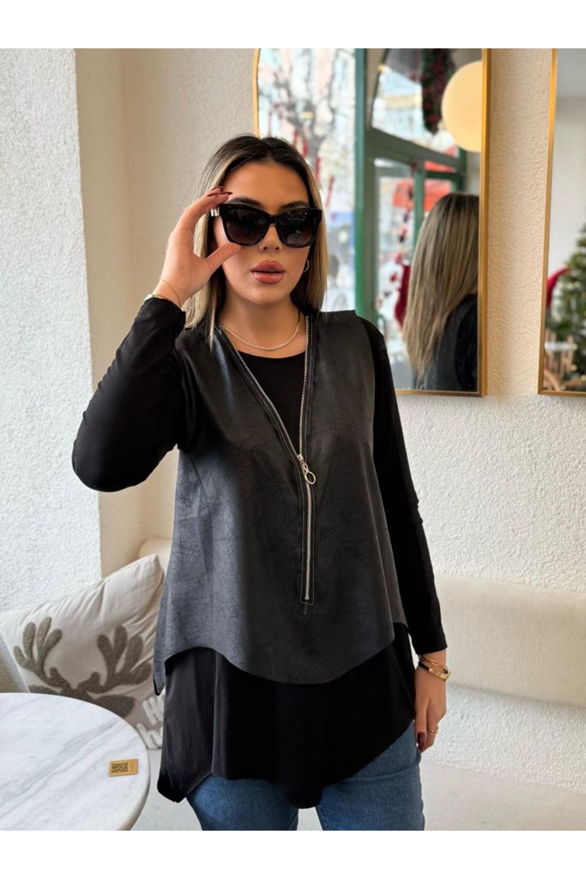 Kadın Uzun Kol Asimetrik Kesim Viskon Bluz Ve çatlak Deri Görünümlü Fermuar Detaylı Yelek Ikili Takım