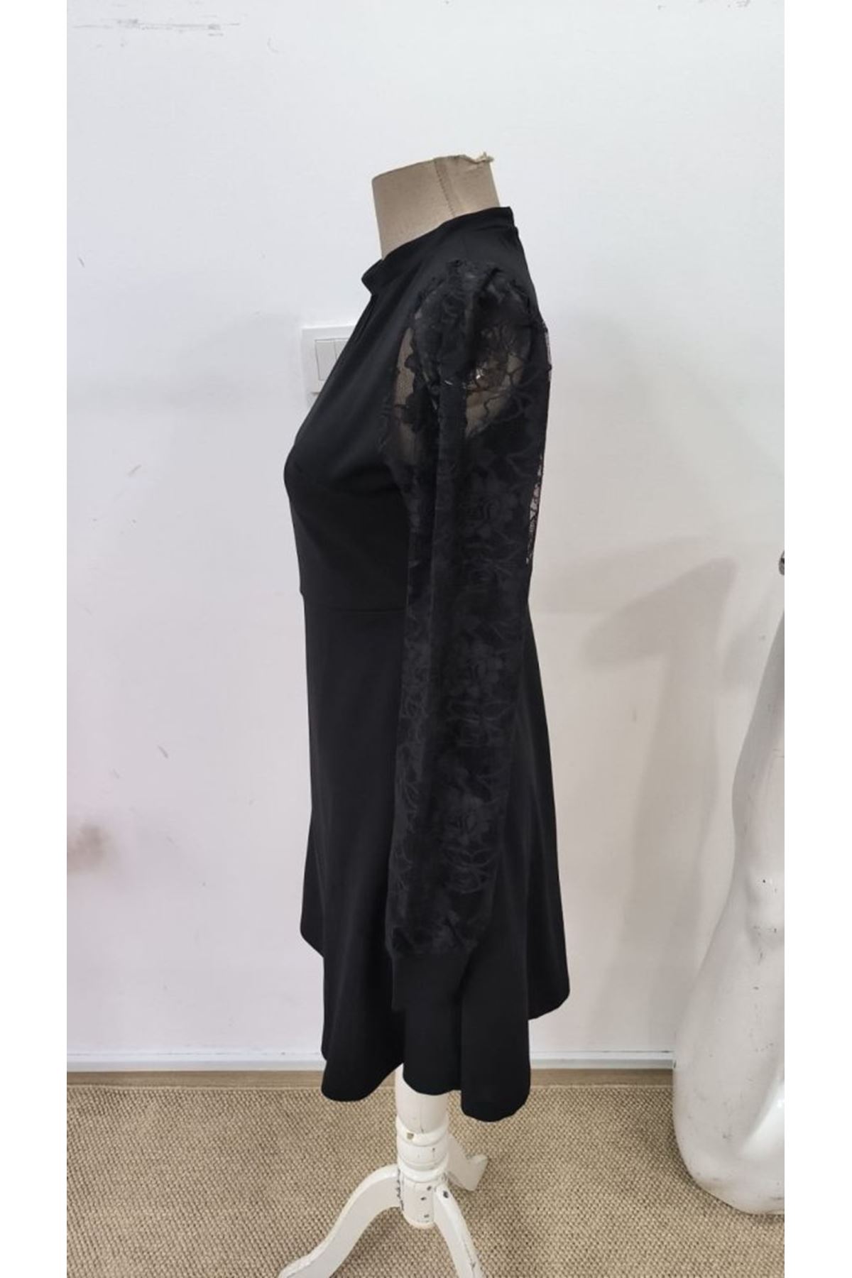 Kadın Uzun Kollu Yuvarlak Damla Detaylı Kolları Tül Detaylı Kısa Ithal Krep Elbise