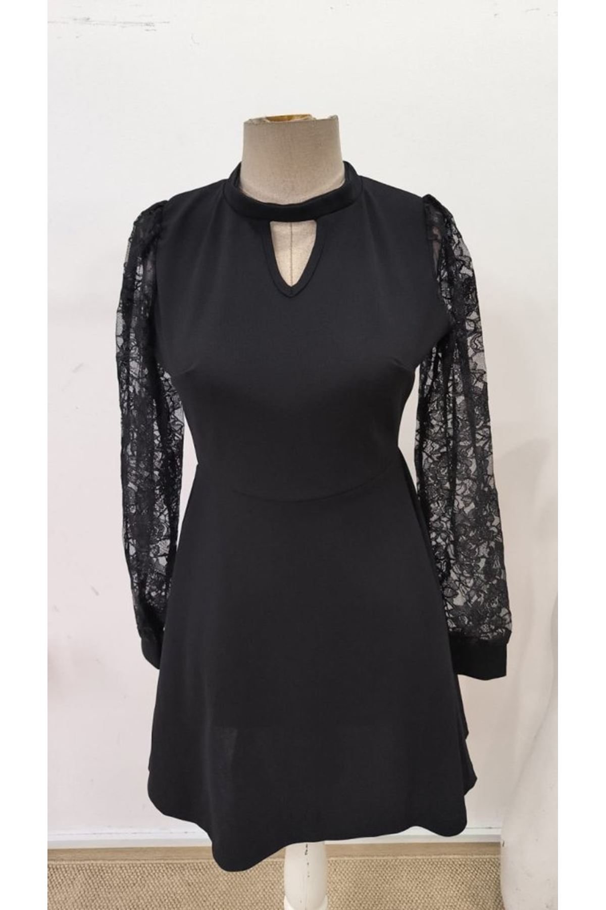 Kadın Uzun Kollu Yuvarlak Damla Detaylı Kolları Tül Detaylı Kısa Ithal Krep Elbise