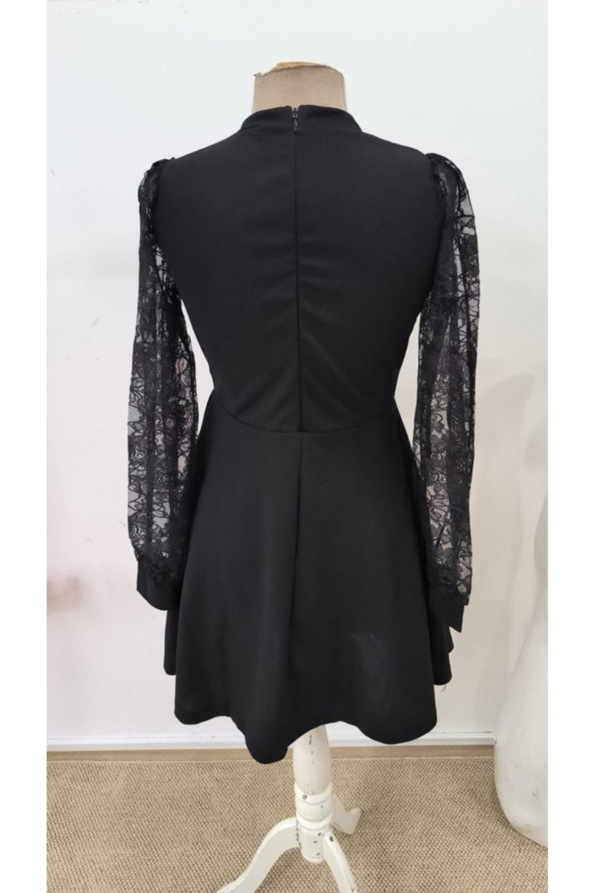 Kadın Uzun Kollu Yuvarlak Damla Detaylı Kolları Tül Detaylı Kısa Ithal Krep Elbise