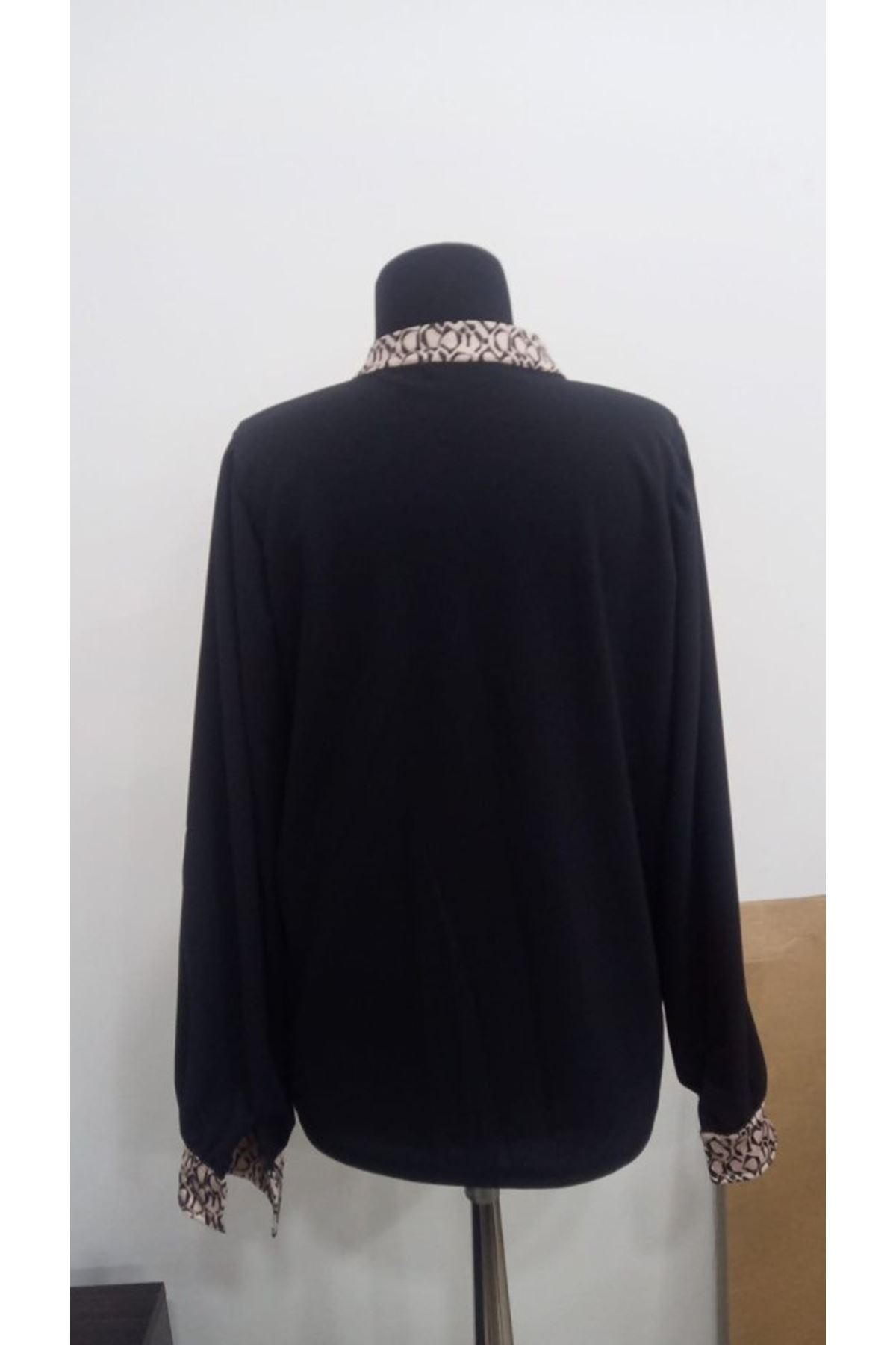 Kadın Uzun Kollu V Hakim Yakalı Desenli Ithal Krep Bluz