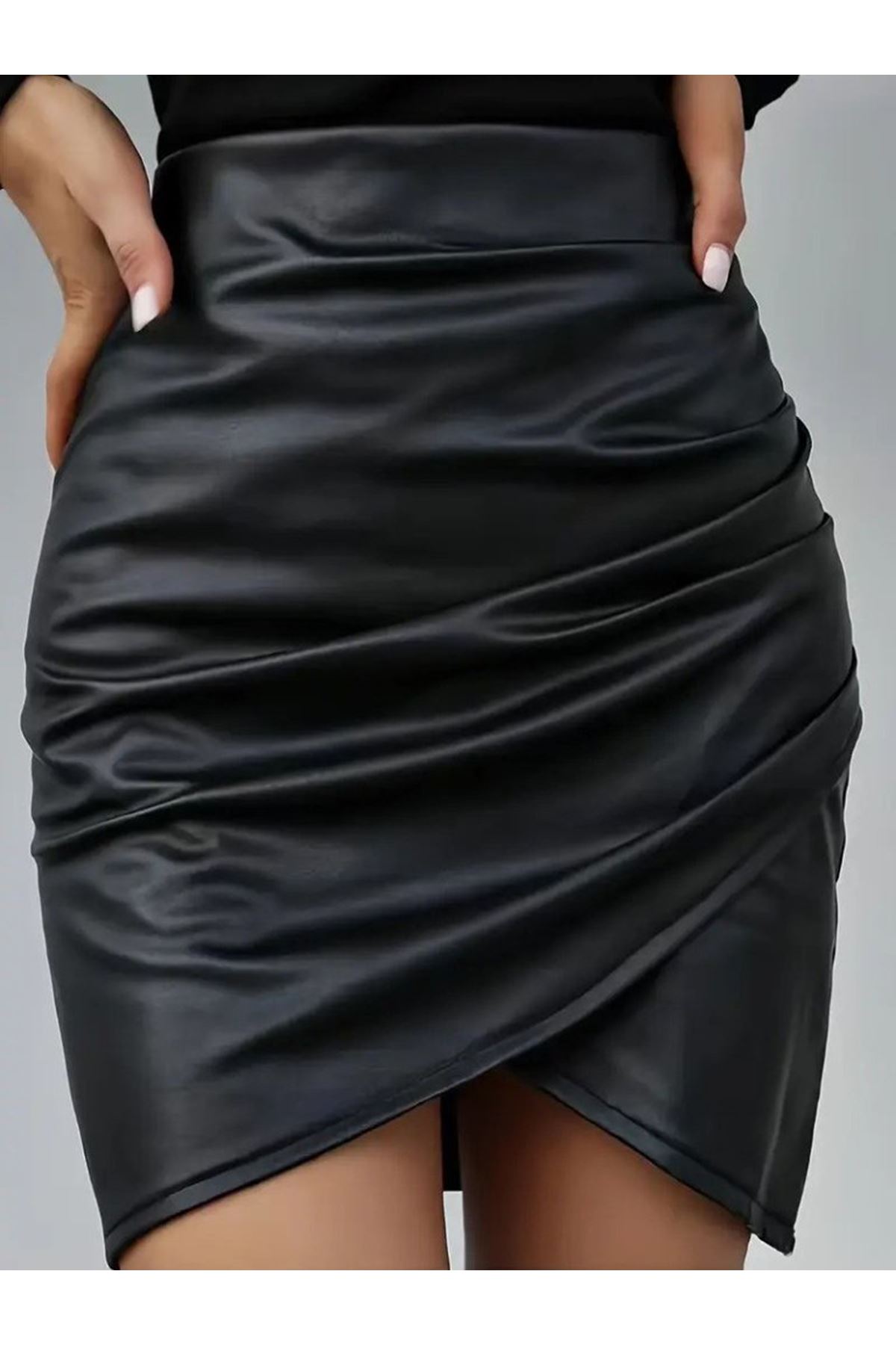 Kadın Yüksek Bel Yandan Fermuarlı Pileli Mini Deri Etek