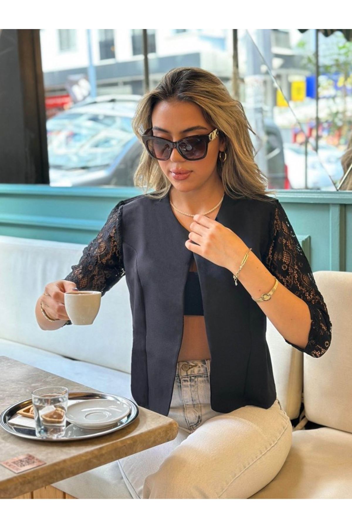 Kadın Yarım Dantel Kollu önü Açık Kısa Atlas Ceket