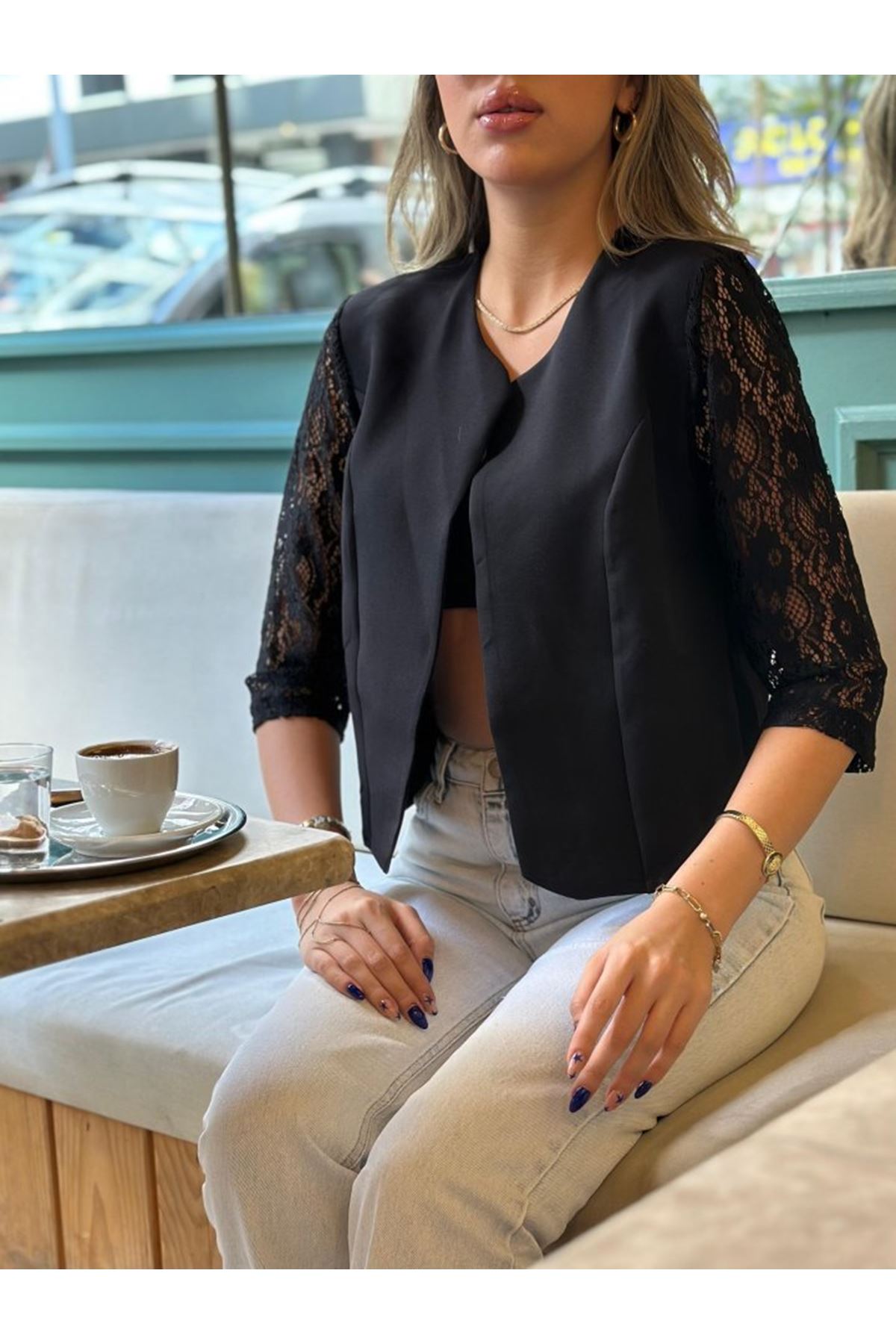 Kadın Yarım Dantel Kollu önü Açık Kısa Atlas Ceket