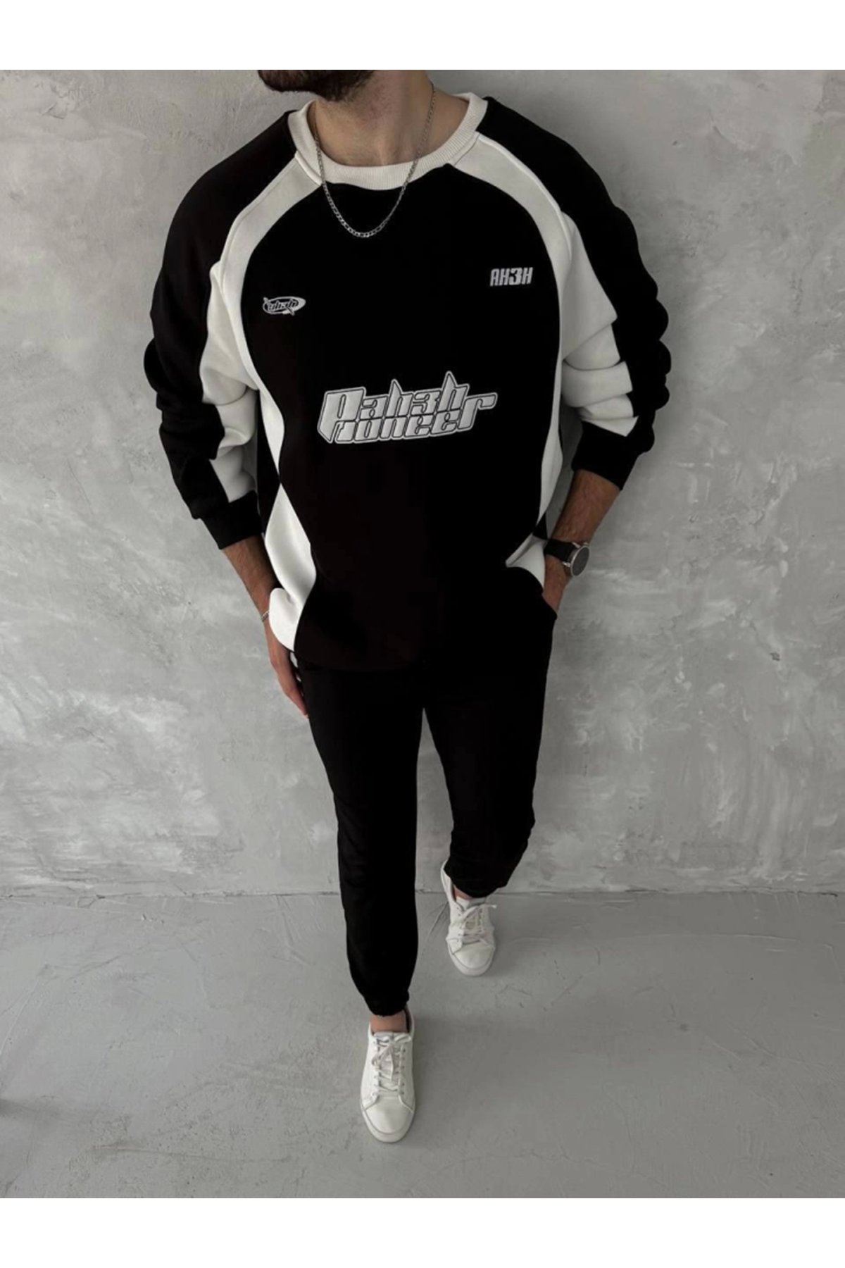 Kışlık Nakış İşlemeli Bisiklet Yaka Parçalı SweatShirt - Siyah