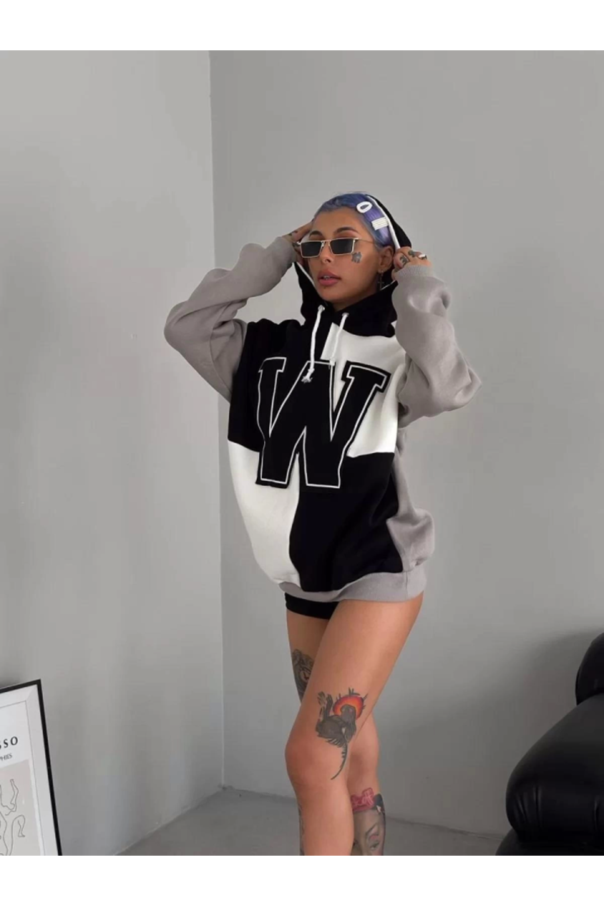 W Nakış İşlemeli Kapüşonlu Sweatshirt - Siyah