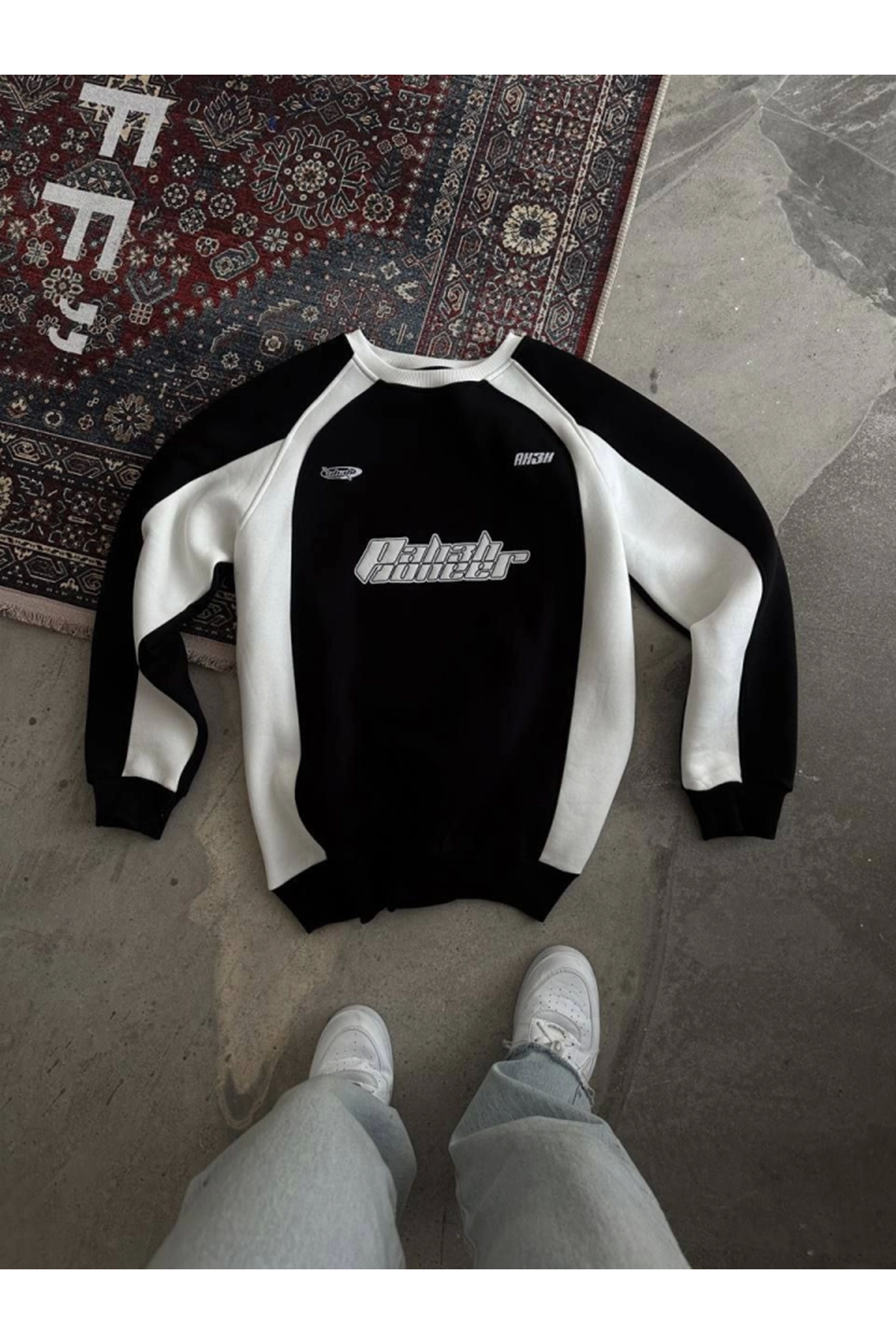 Kışlık Nakış İşlemeli Bisiklet Yaka Parçalı SweatShirt - Siyah