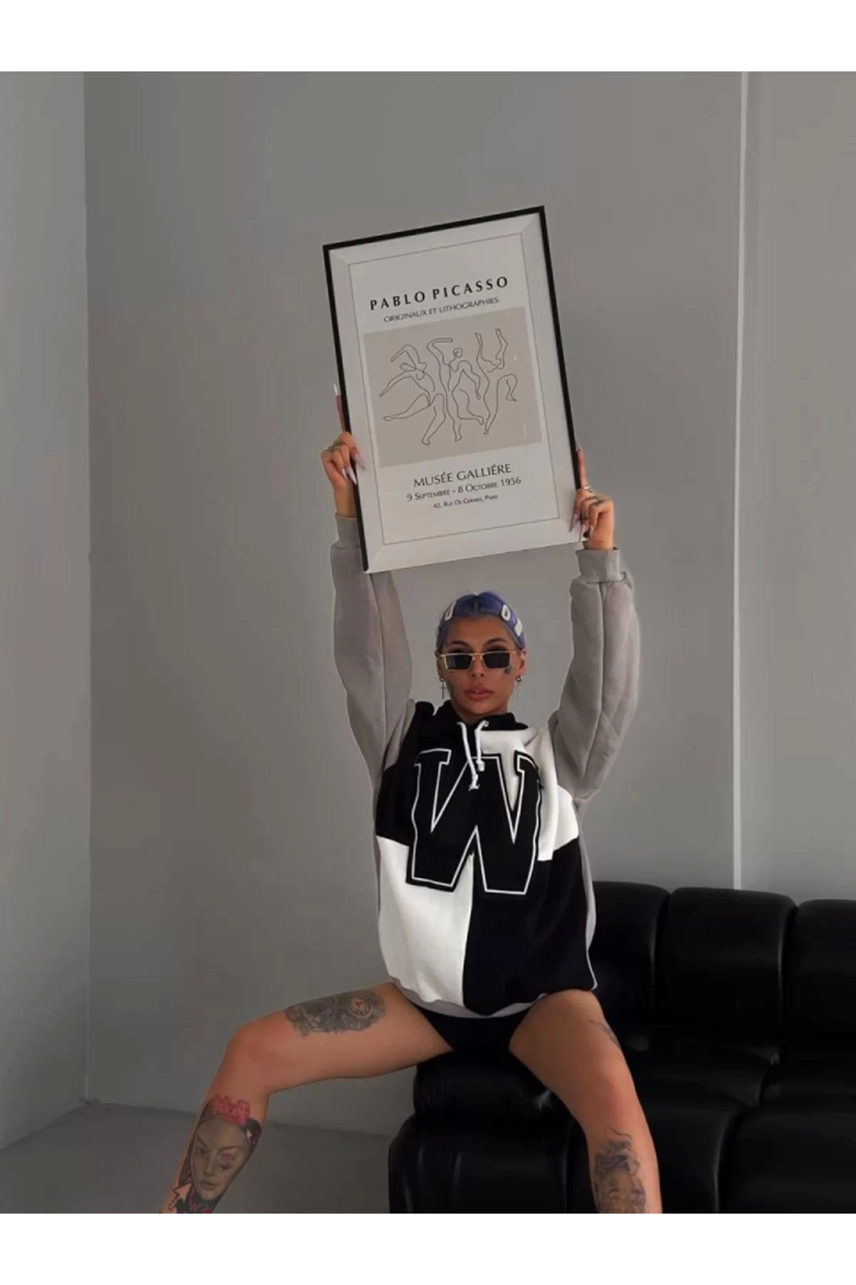 W Nakış İşlemeli Kapüşonlu Sweatshirt - Siyah