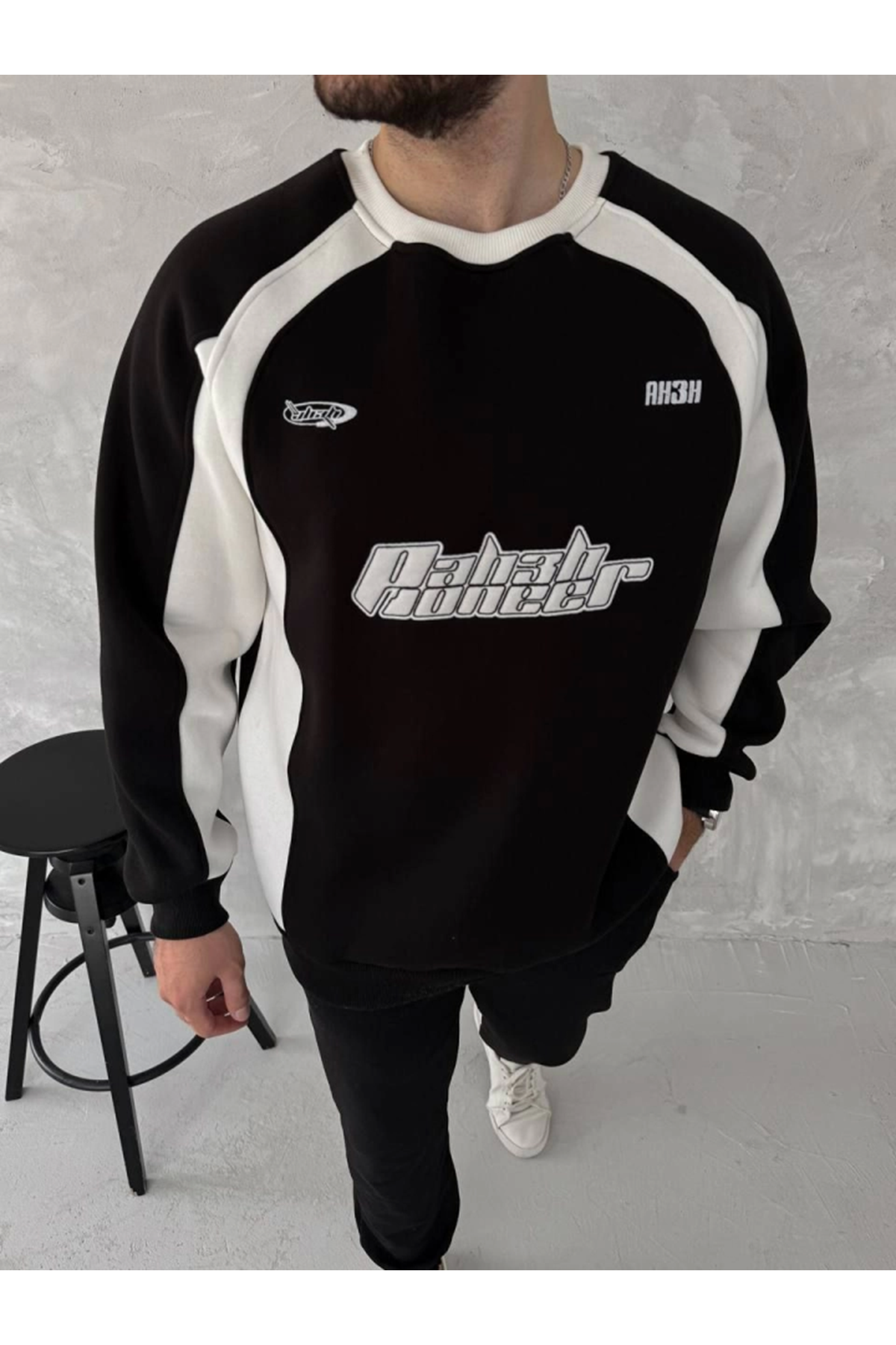 Kışlık Nakış İşlemeli Bisiklet Yaka Parçalı SweatShirt - Siyah