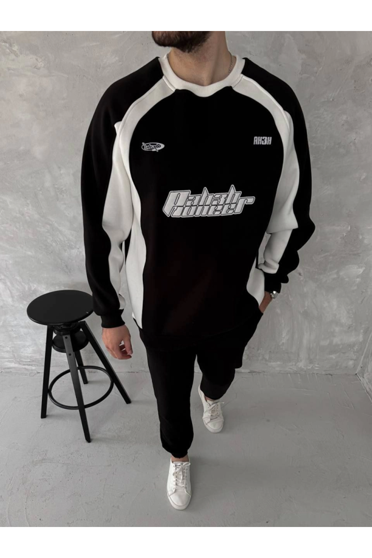 Kışlık Nakış İşlemeli Bisiklet Yaka Parçalı SweatShirt - Siyah