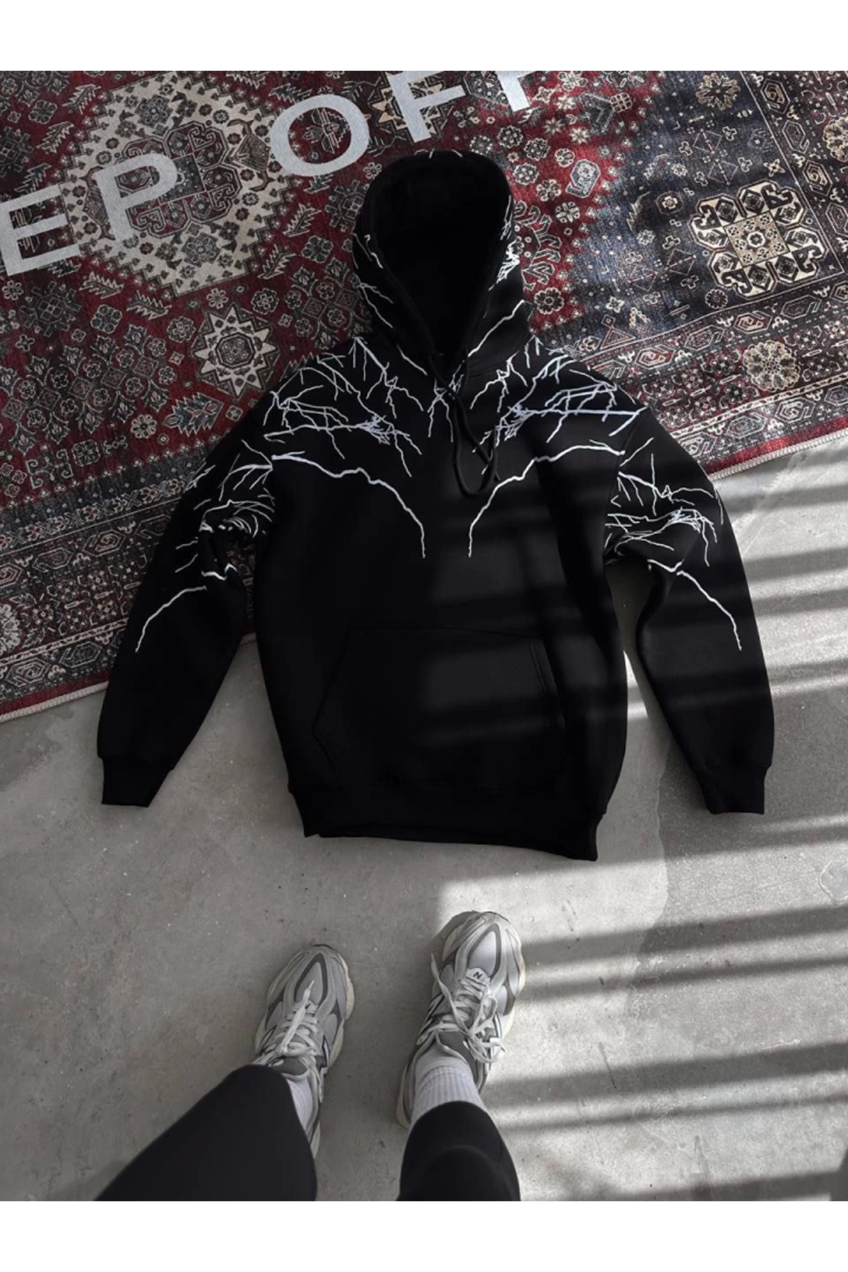 Yıldırım Baskılı Kapşonlu SweatShirt - Siyah